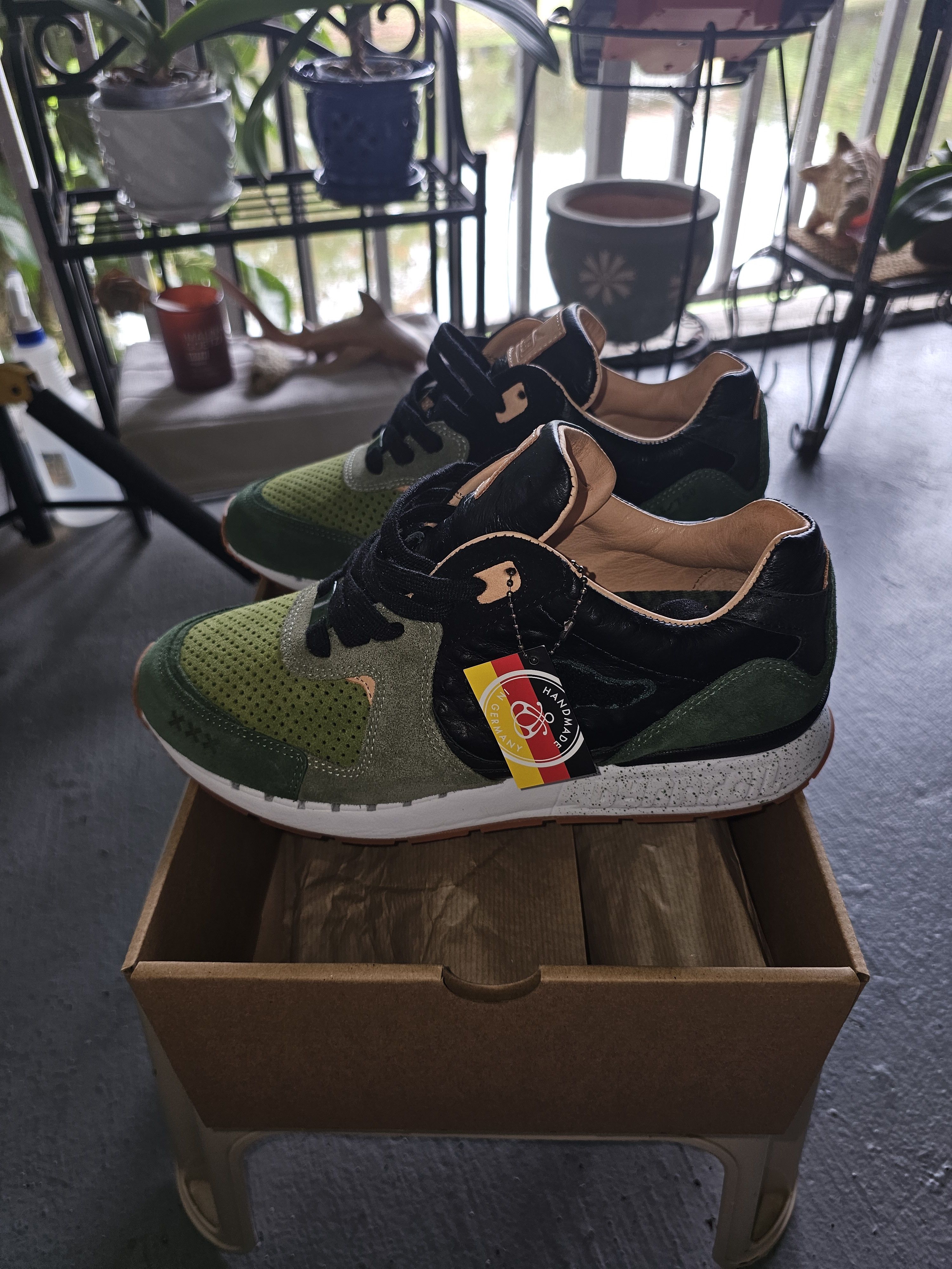 KangaROOS SneakerBass Size US 7 / EU 40 - 1 Thumbnail