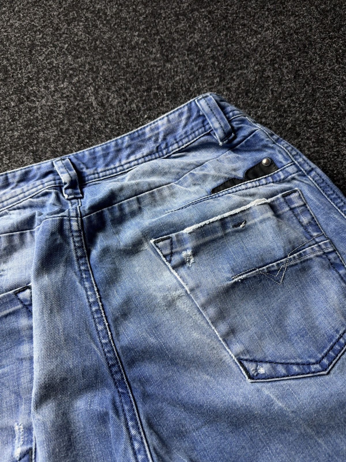 Diesel Y2K 00s Diesel Darron Jeans Light Blue Wash Made in Italy Size US 32 / EU 48 - 16 Thumbnail