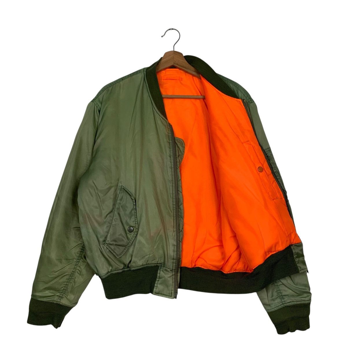 Vintage Vintage 90’s Faded Green Trashed Bomber Jacket #2797-C126 Size US L / EU 52-54 / 3 - 8 Thumbnail