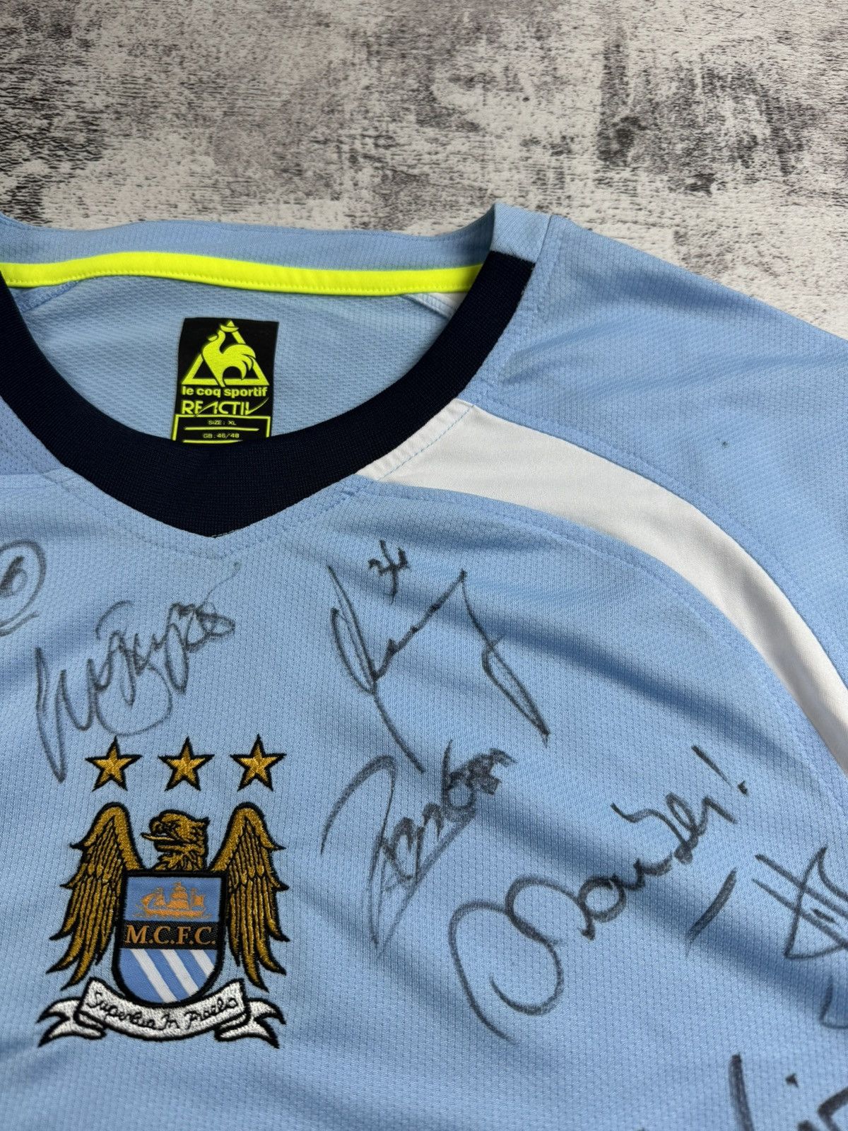 Le Coq Sportif Manchester City 2008/2009 All Squad Autographed Jersey Shirt Size US XL / EU 56 / 4 - 15 Thumbnail