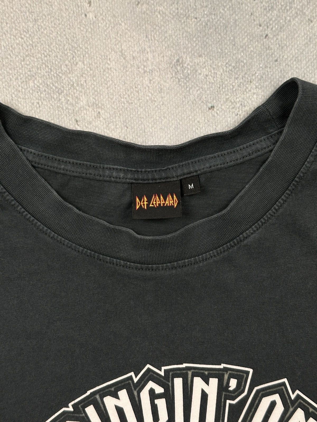 Band Tees Def Leppard "Bringin’ On the Heartbreak" Graphic Tee 2021 Size US M / EU 48-50 / 2 - 6 Thumbnail