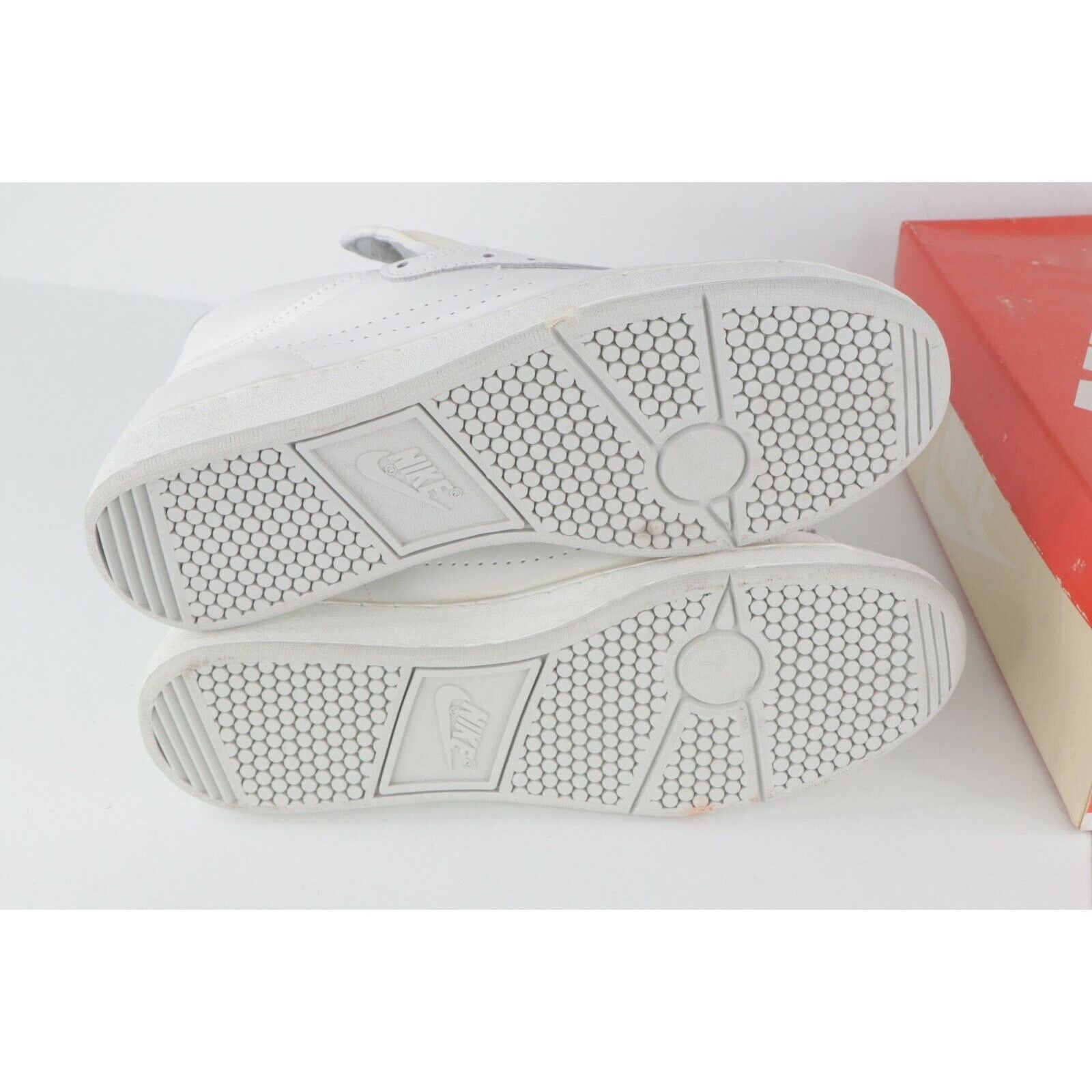 Nike × Vintage NOS Vintage Nike 1985 Racquette Perforated Leather Shoes Size US 10 / EU 43 - 9 Thumbnail