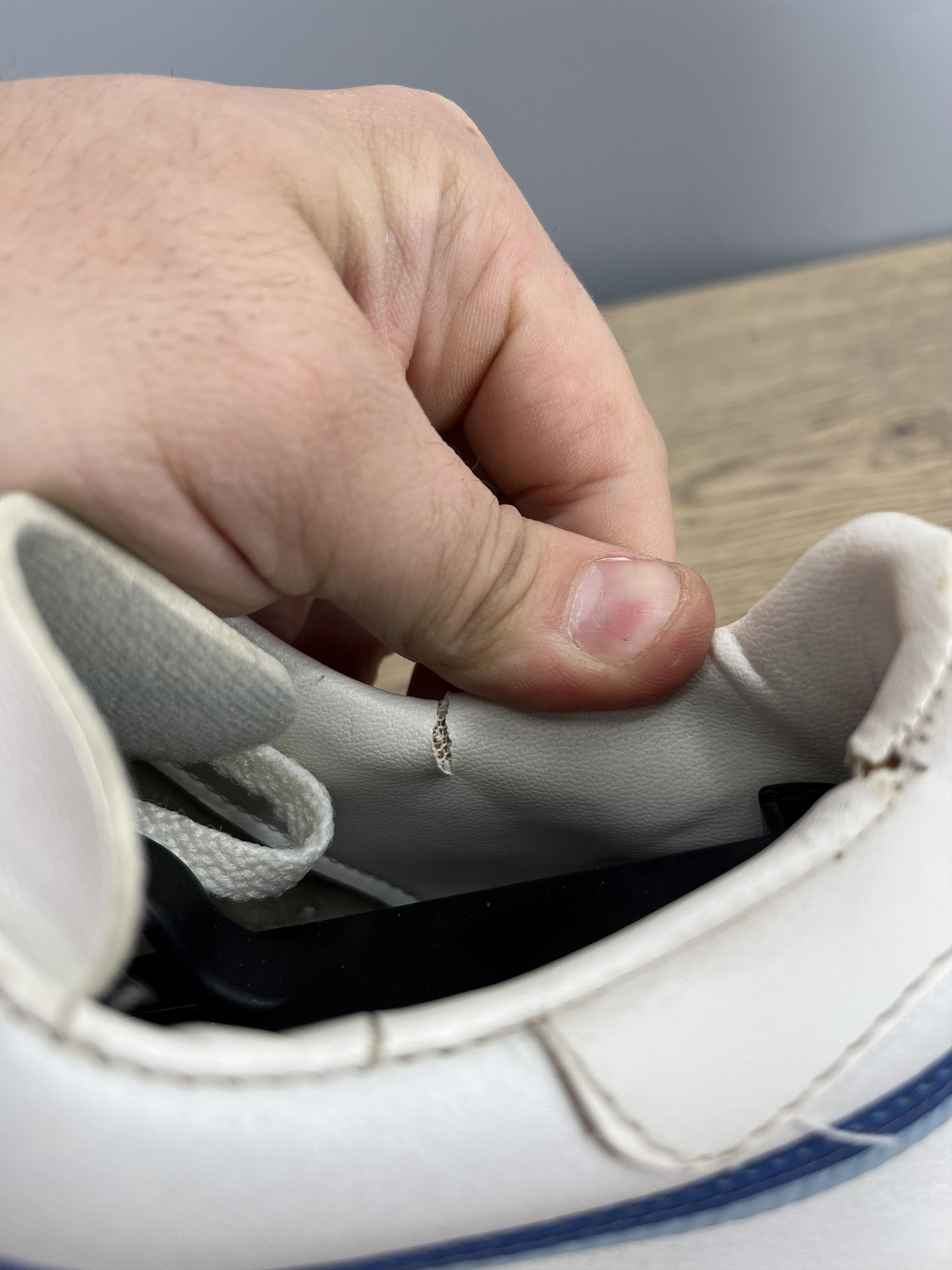Adidas Vintage adidas Originals Made in Italy White/Blue Leather Size US 7 / EU 40 - 11 Thumbnail