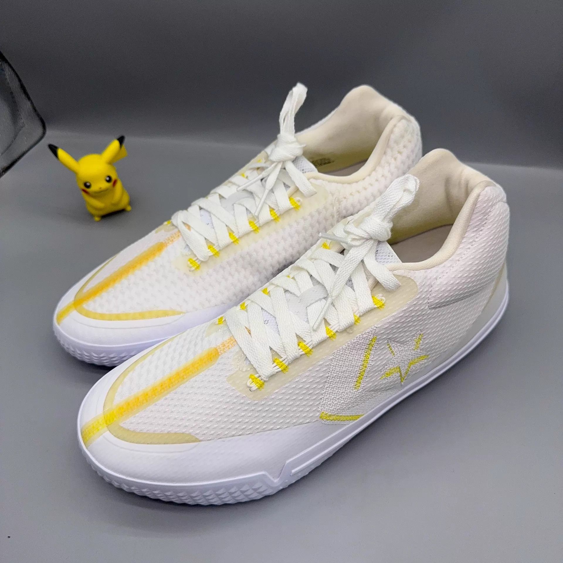 Converse Converse bbevo White/Yellow 44.5 Size US 11.5 / EU 44-45 - 1 Thumbnail