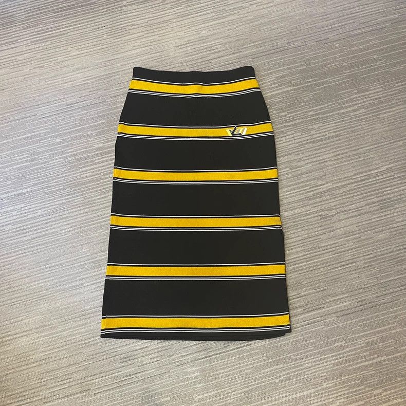 Louis Vuitton Louis Vuitton size m Half skirt 2503-Nextarrow Size 25" / US 0 / IT 36 - 1 Thumbnail