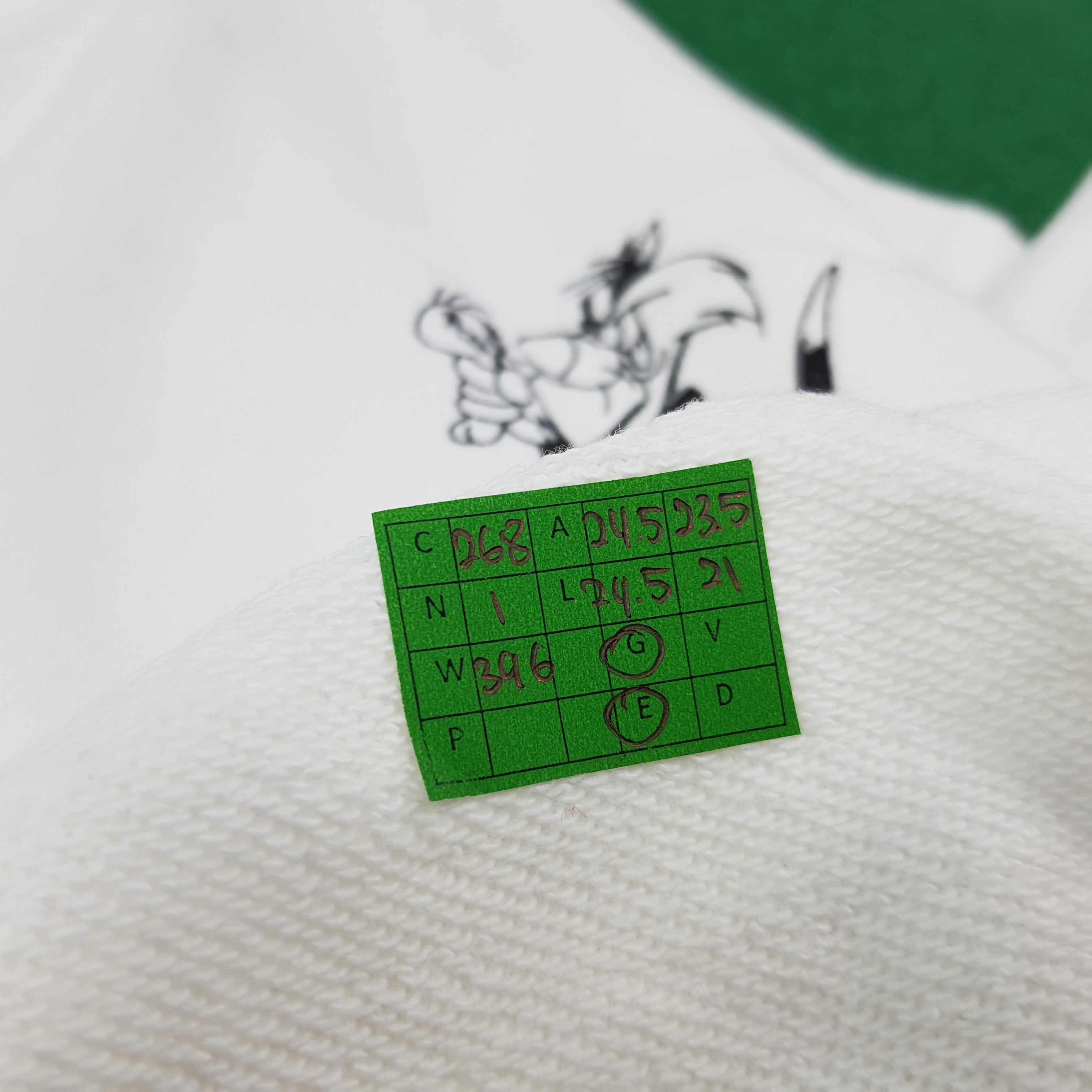 Warner Bros Vintage Warner Bros Looney Tunes Sweatshirt C268N1 Size US L / EU 52-54 / 3 - 11 Thumbnail