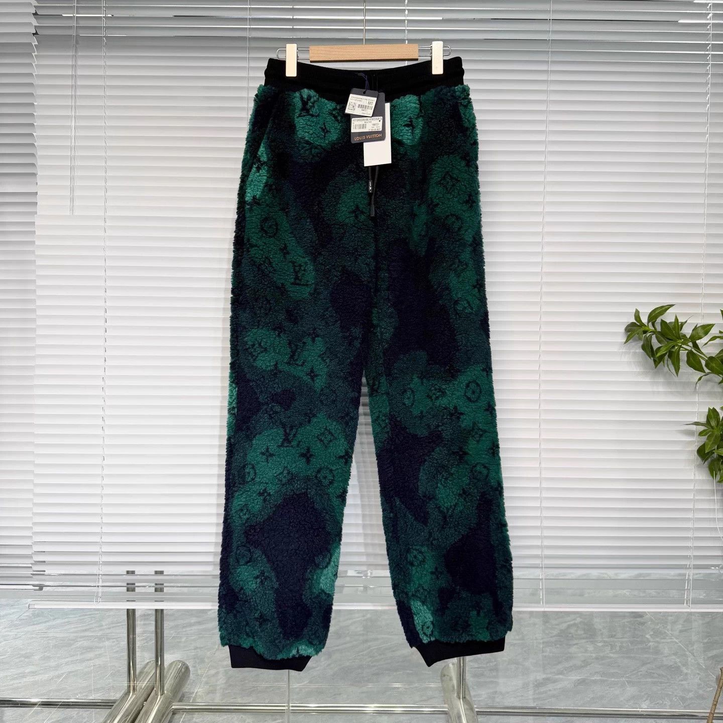 Louis Vuitton Louis Vuitton Casual Sweatpants Size US 29 - 1 Thumbnail