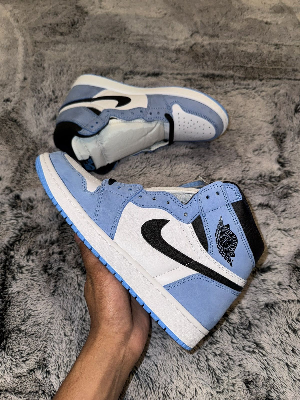 Jordan Brand Jordan 1 Retro High OG University Blue Size US 10 / EU 43 - 3 Thumbnail