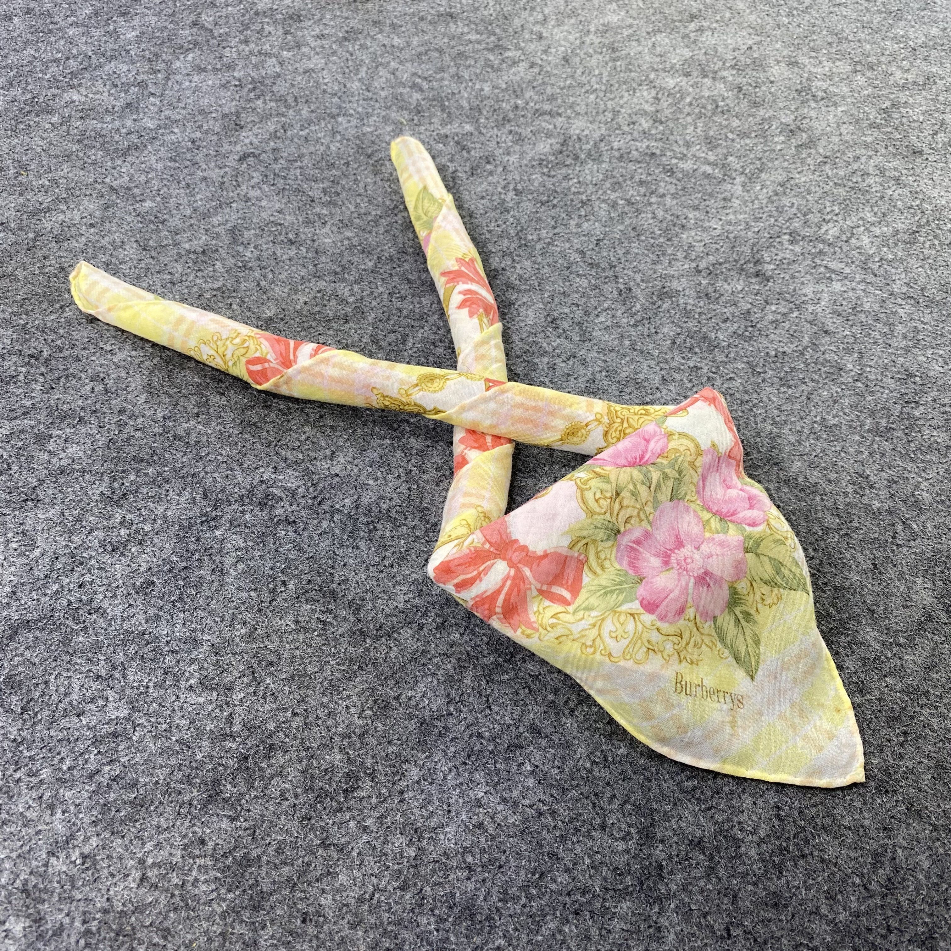 Burberry Burberry Handkerchief Neckerchief Bandana-B1842 Size ONE SIZE - 1 Thumbnail