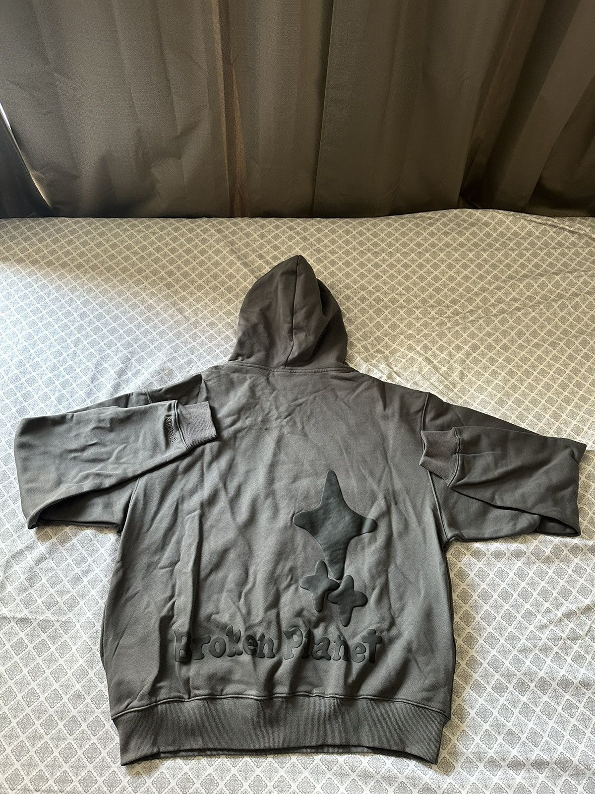 Broken Planet Broken planet hoodie Size US L / EU 52-54 / 3 - 6 Thumbnail