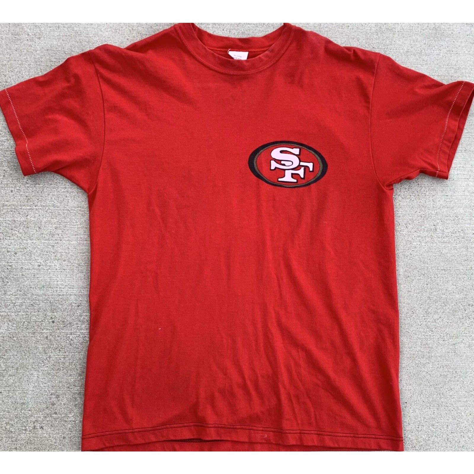 Vintage VINTAGE 49ERS VS RAIDERS Rivalry T Shirt Men L Red 100% Cotton Made in USA Graphic Tee San Francisco Oakland Football Humour (Humor) / Novelty Size US L / EU 52-54 / 3 - 4 Thumbnail