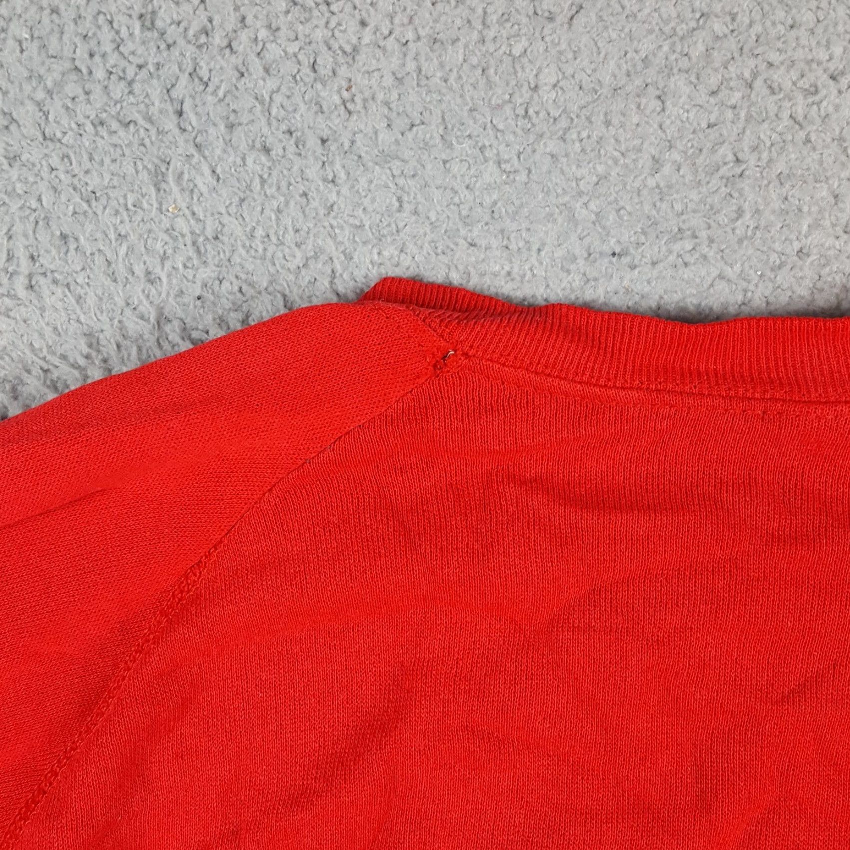 Vintage VINTAGE Grunge Distressed Raglan Sweatshirt Skater Pullover Crewneck Size L Red 80s 90s College Skateboarding Mens Sweatshirt Size US L / EU 52-54 / 3 - 5 Thumbnail