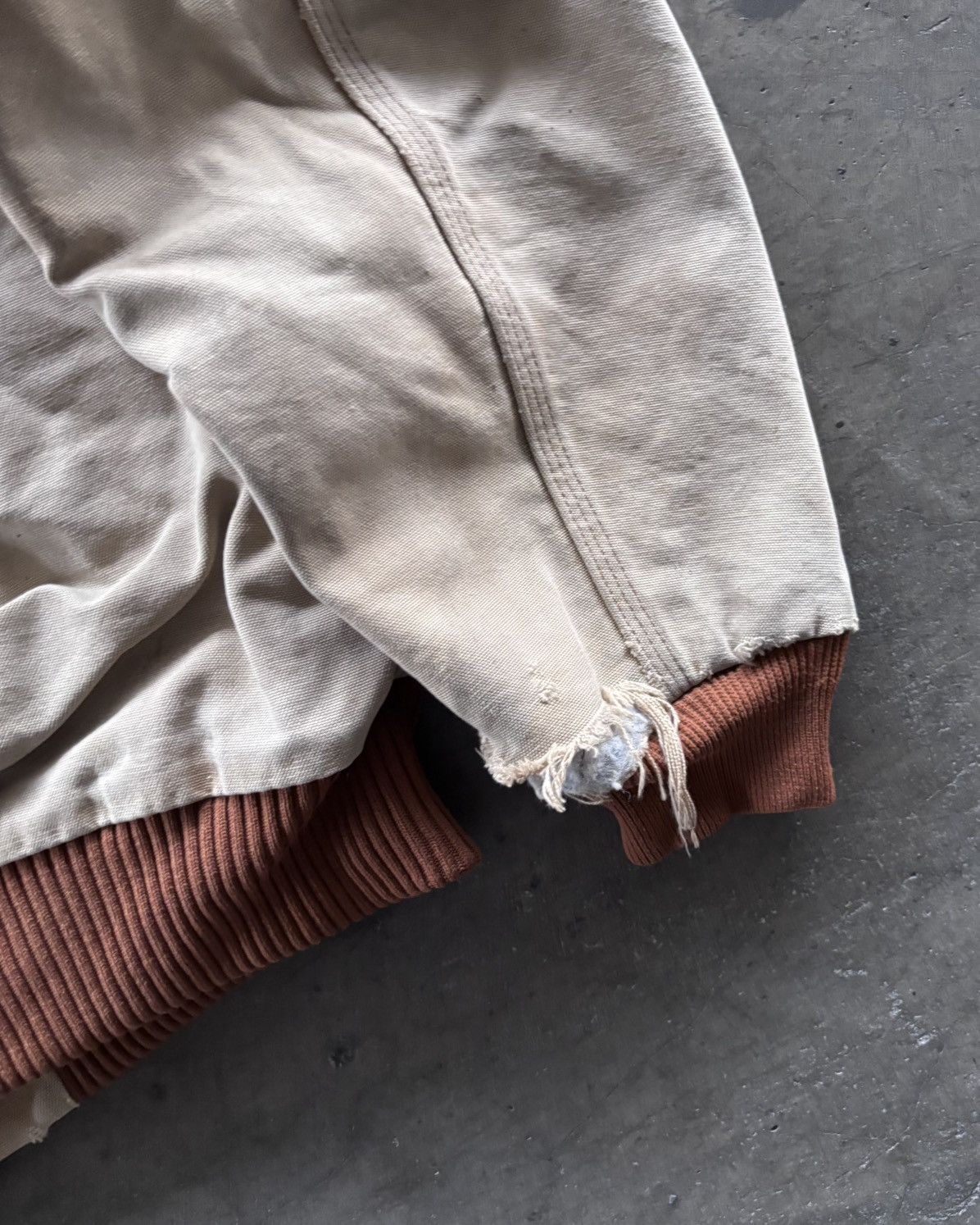 Carhartt Vintage Carhartt Distressed Beige Hooded Jacket Size US M / EU 48-50 / 2 - 8 Thumbnail