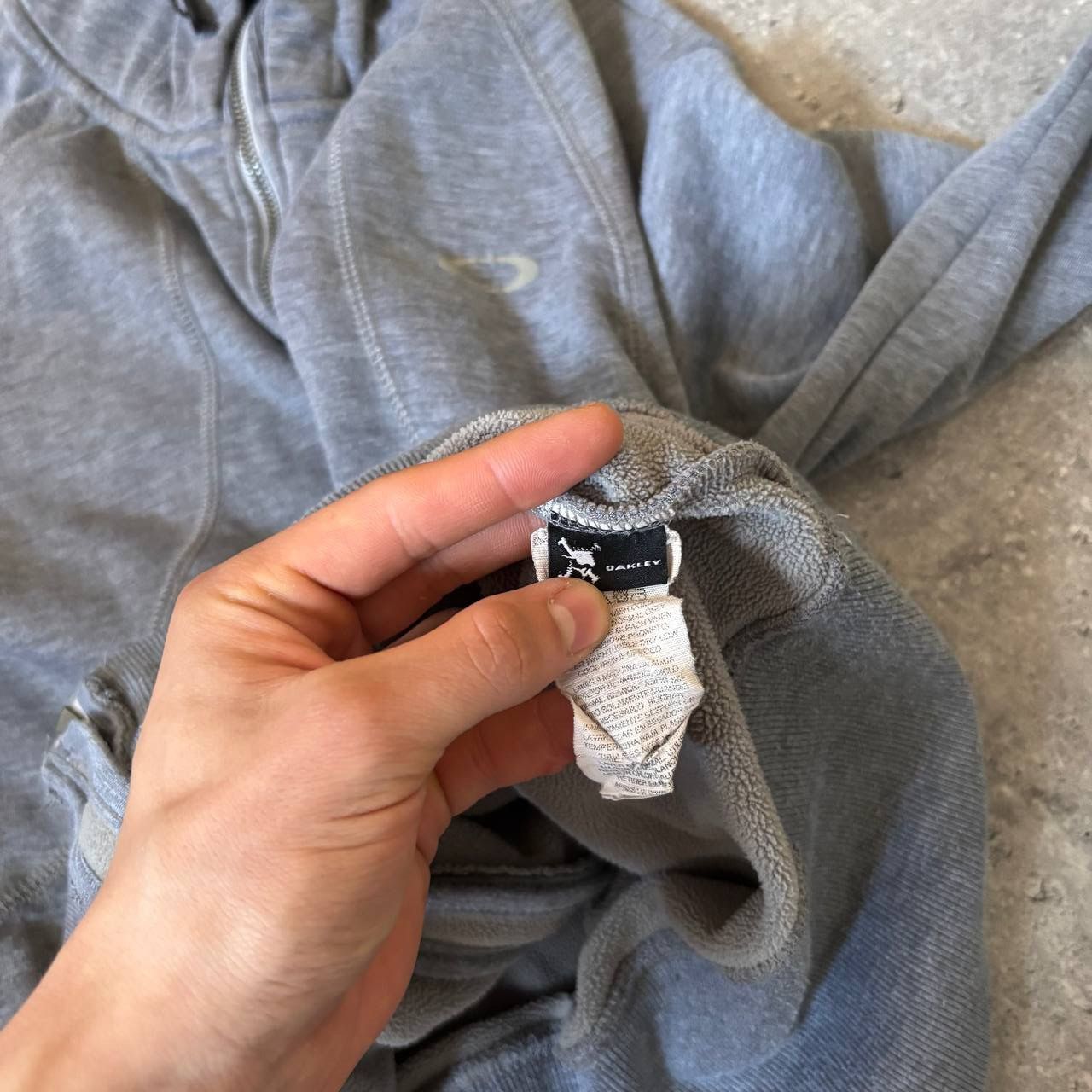 Oakley × Vintage Y2k Reflective Oakley Vintage Zip Up hoodie Size US L / EU 52-54 / 3 - 8 Thumbnail