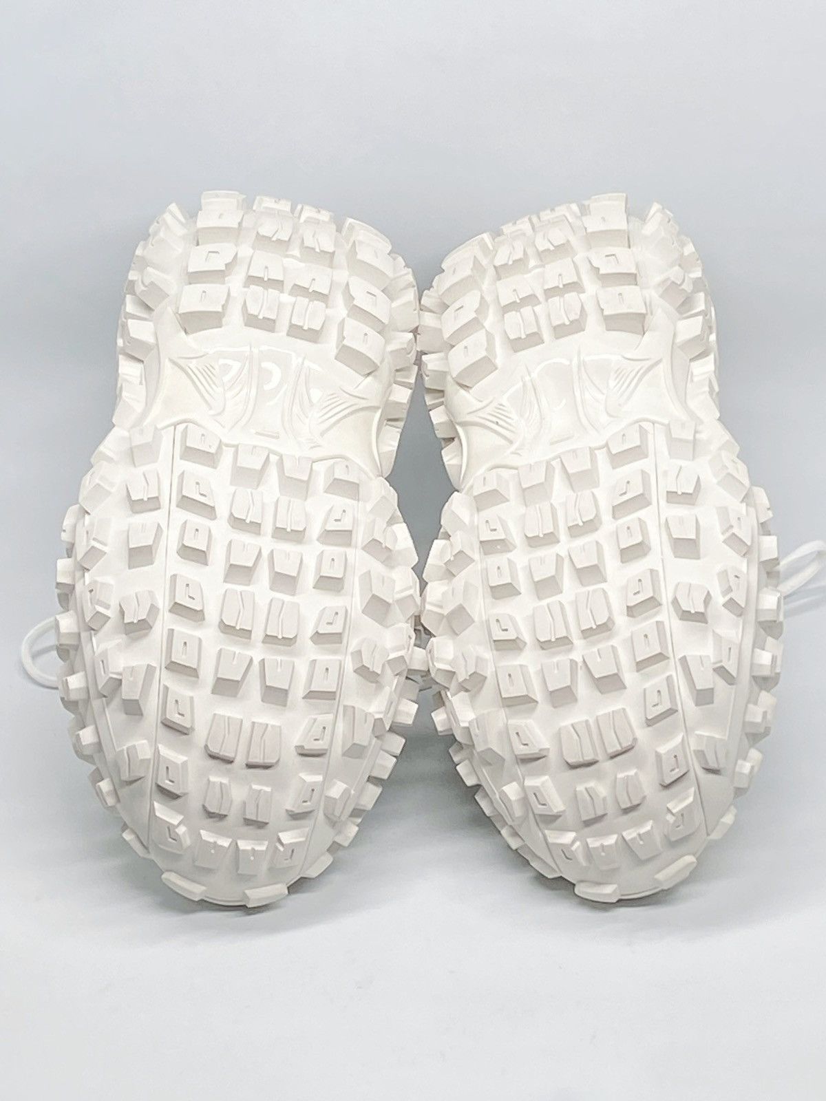 Balenciaga Balenciaga Bouncer Sneaker size 42/us size 9 Size US 9 / EU 42 - 11 Thumbnail