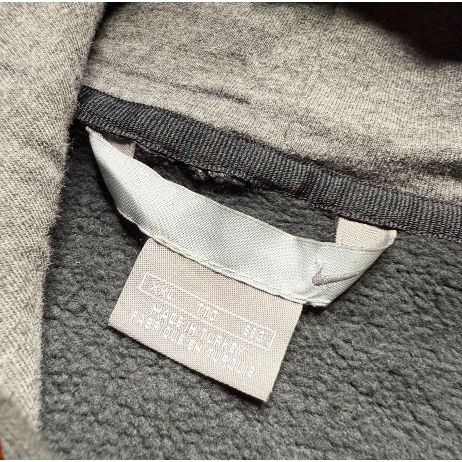 Nike Vintage Nike Black Mini Swoosh Silver Bar Tag Hoodie 2XL Size US XXL / EU 58 / 5 - 3 Thumbnail