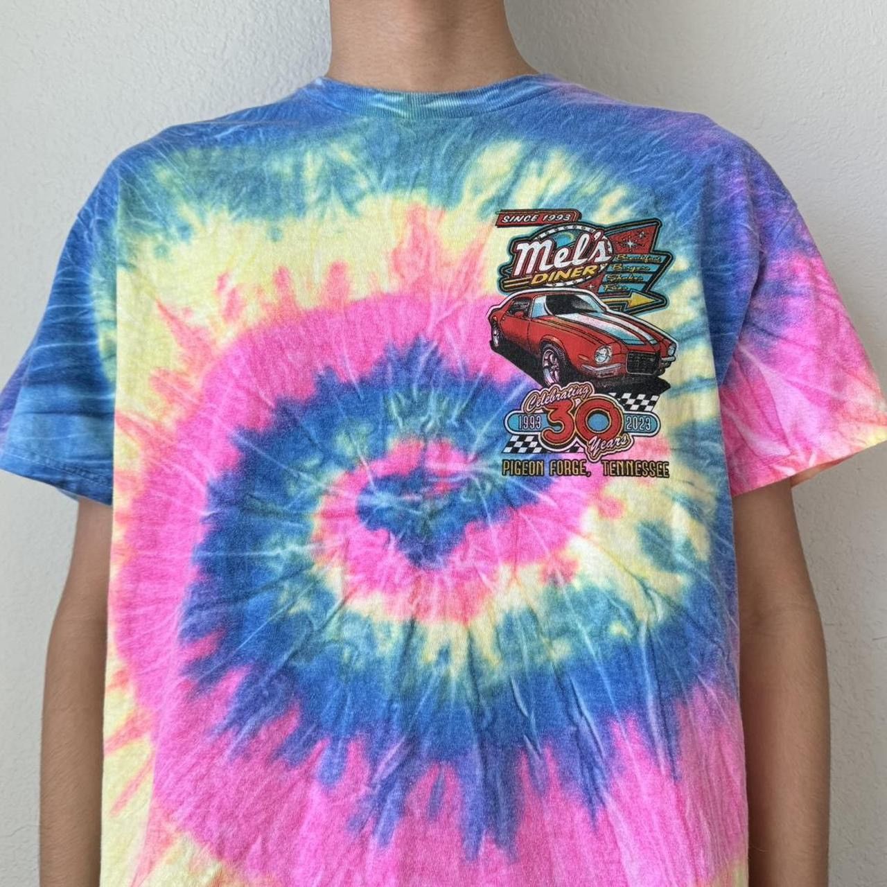 Vintage Vintage Mels Drive-In 2000s Graphics Tie Dyed Tee Shirt Size US L / EU 52-54 / 3 - 2 Thumbnail