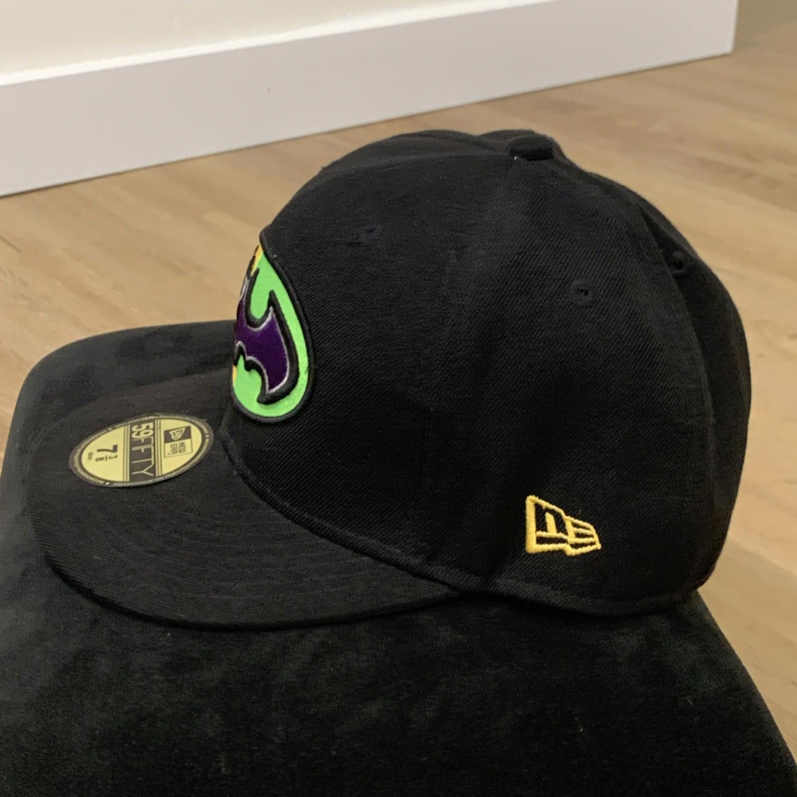 DC Comics Batman Joker Split Logo New Era 59FIFTY Fitted 7 3/8 Limited Size ONE SIZE - 7 Thumbnail