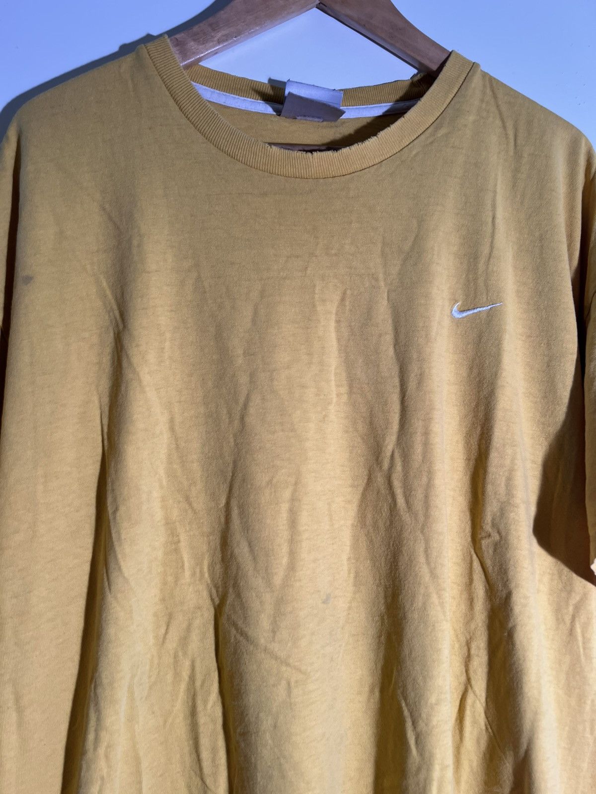 Nike 90’s 2000’s Y2K VTG Vintage Nike Yellow Check Swoop T Shirt Size US XL / EU 56 / 4 - 3 Thumbnail