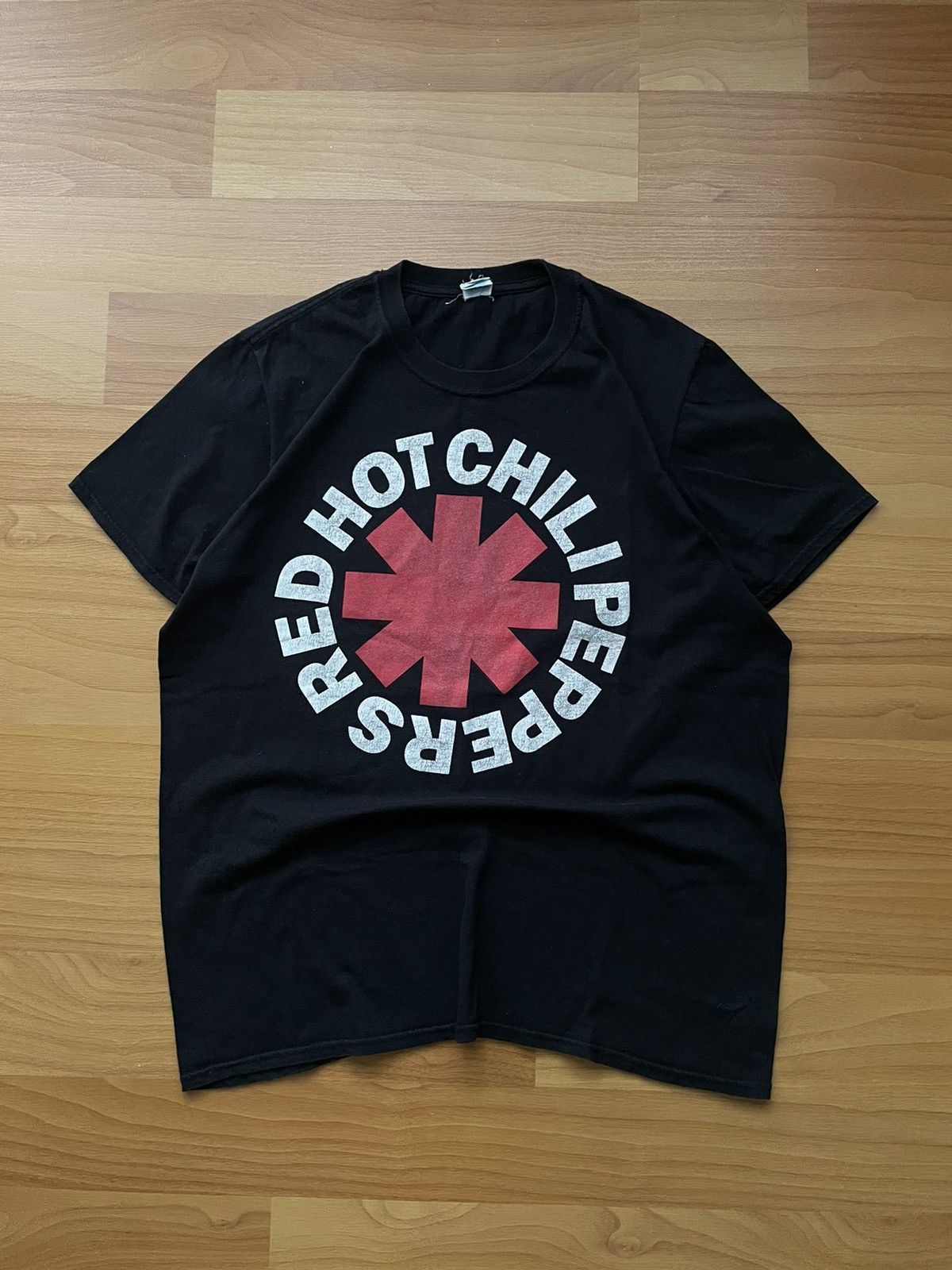 Band Tees RED HOT CHILI PEPPERS Vintage T-shirt Red Asterisk Logo Size US L / EU 52-54 / 3 - 1 Thumbnail