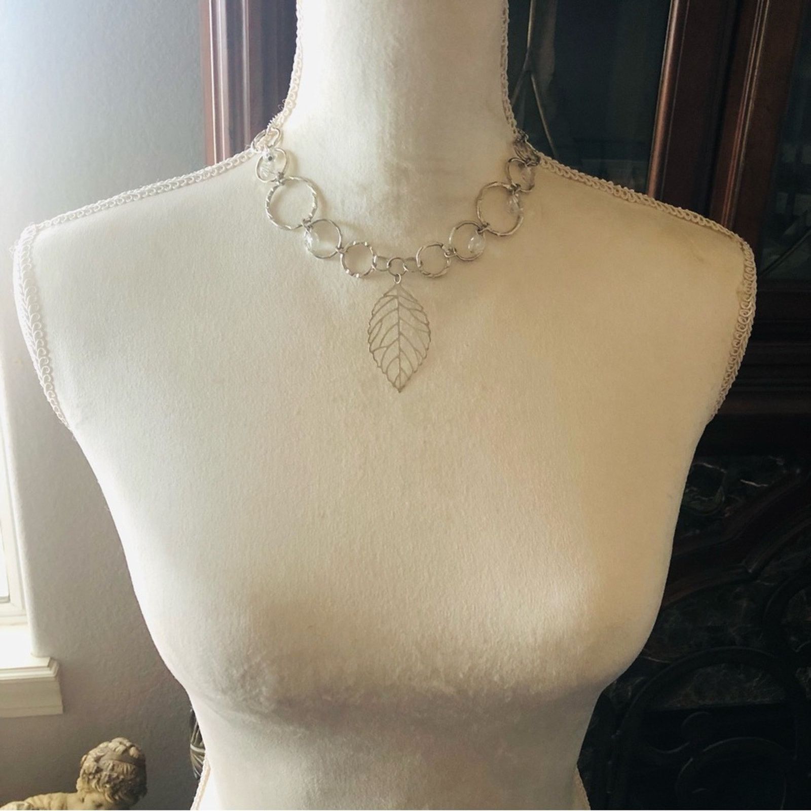 Jewelry Silver graduated hammered ring leaf pendant chain necklace Size ONE SIZE - 5 Thumbnail