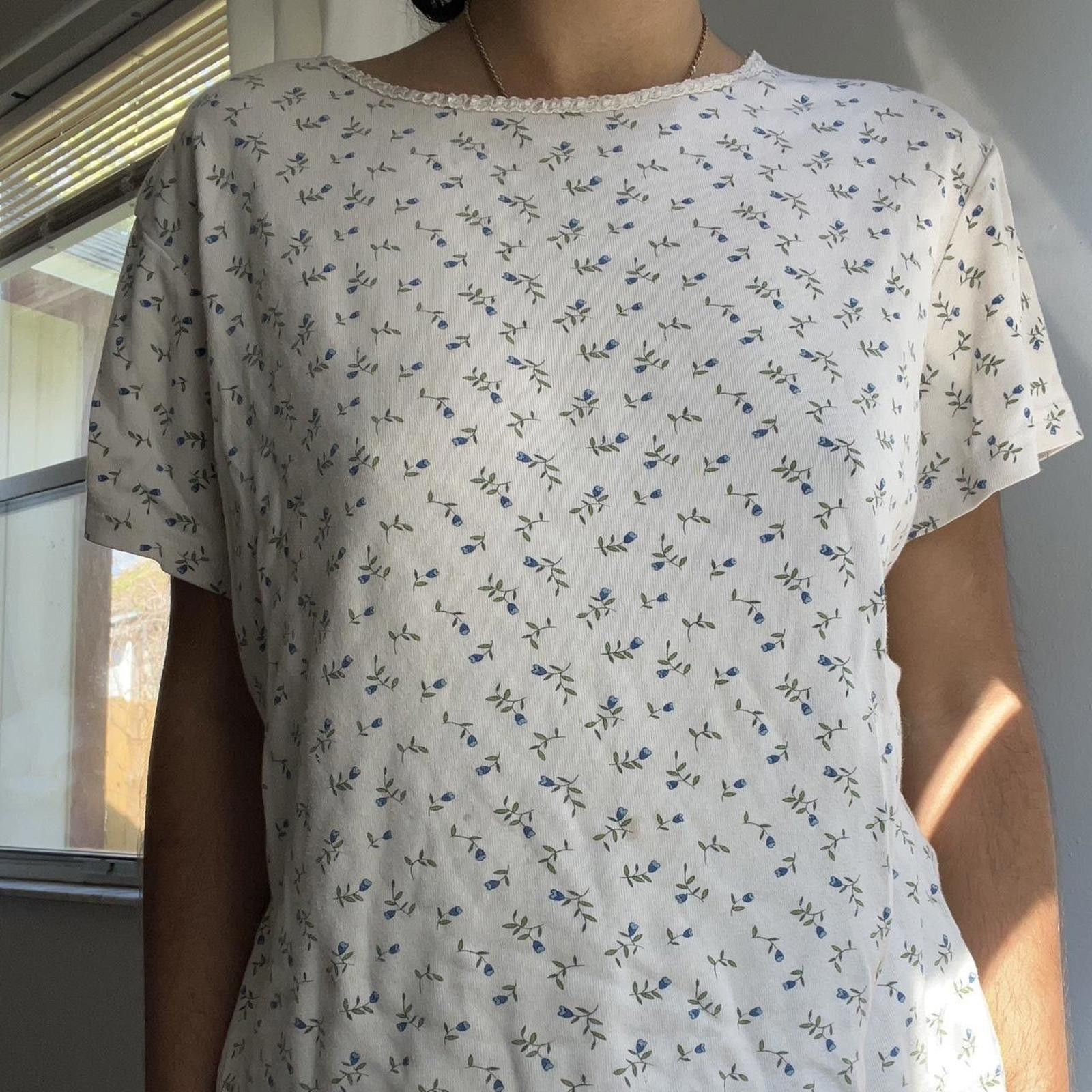 Other Women's White and Cream Blous Size S / US 4 / IT 40 - 2 Thumbnail