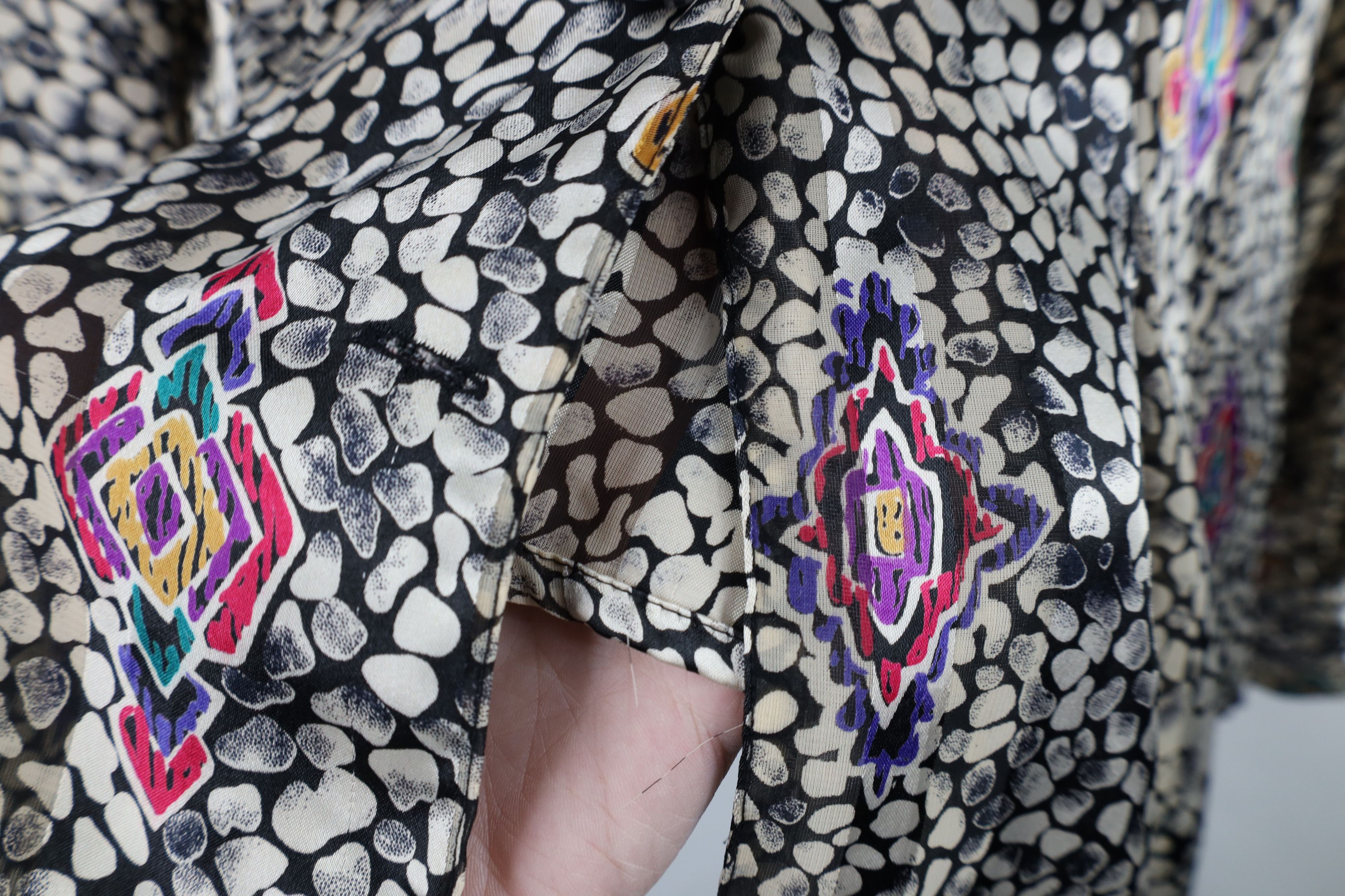 Vintage Vintage 90s Streetwear Rainbow Geometric Silky Button Shirt Size M / US 6-8 / IT 42-44 - 4 Thumbnail