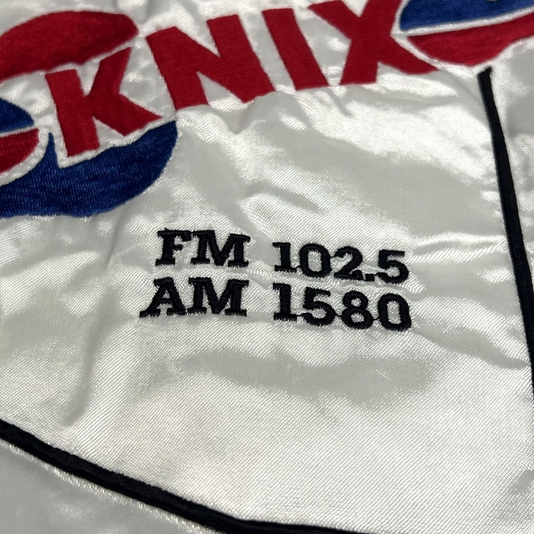 Vintage VINTAGE Knix FM 102.5 Satin Bomber Jacket White Large Arizona Country Music Mens Size US L / EU 52-54 / 3 - 7 Thumbnail