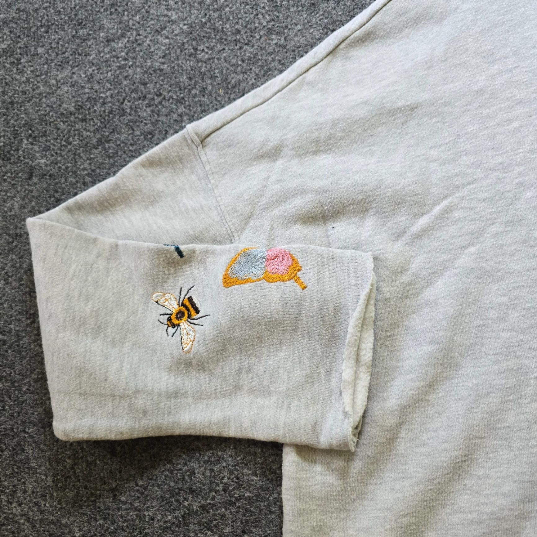 Betsey Johnson Betsey Johnson Sweatshirt Womens Size Medium Gray Embroidered Butterfly Hoodie Size M / US 6-8 / IT 42-44 - 4 Thumbnail