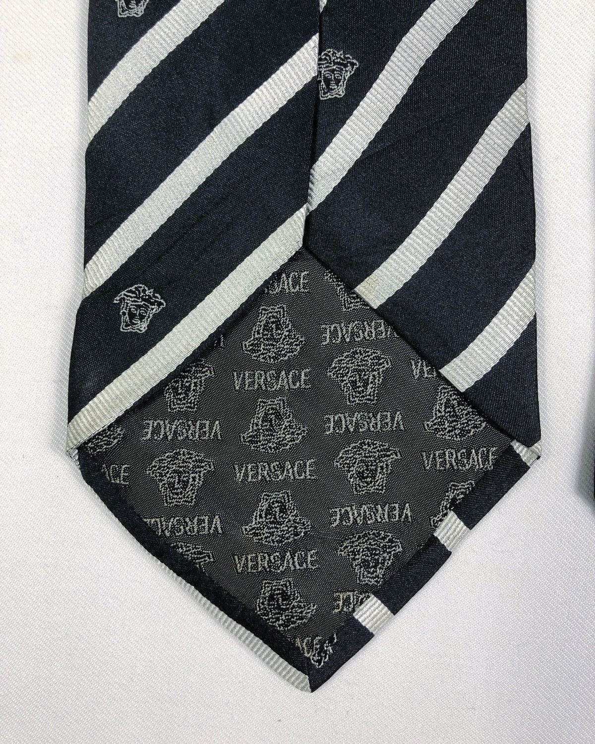 Versace Rare Vintage Gianni Versace Medusa Silk Tie Made in Italy Size ONE SIZE - 6 Thumbnail