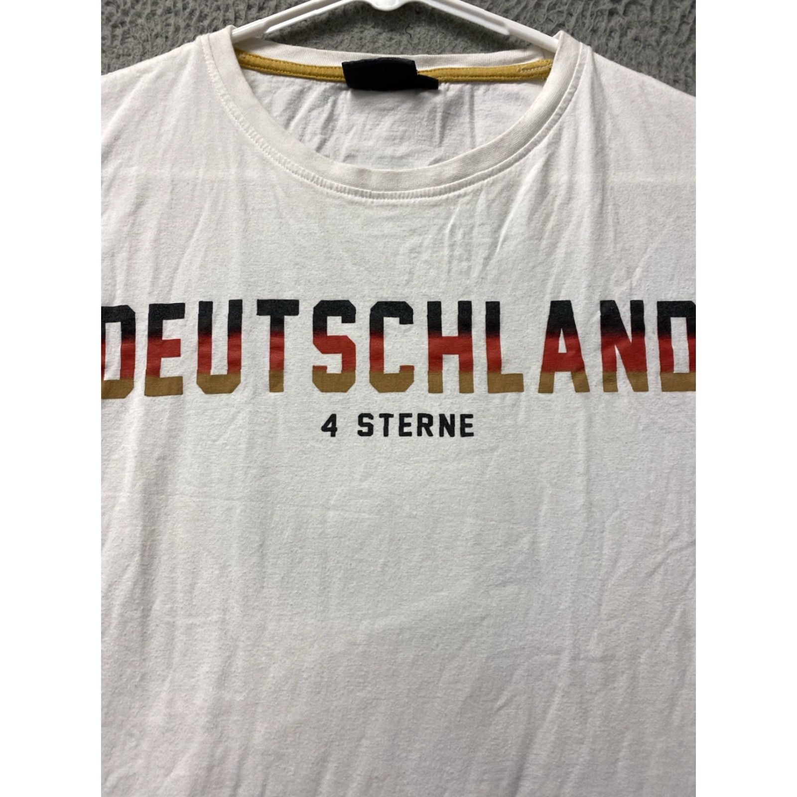 Vintage MANGUUN Graphic Shirt Mens Large Slim White Crew Neck Cotton Blend Short Sleeve Logo Front 2020s Mens Size US L / EU 52-54 / 3 - 2 Thumbnail