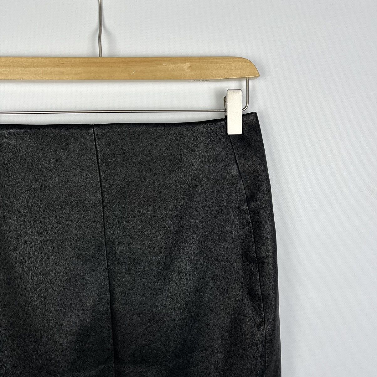 Diane von Furstenberg Ladies Diane Von Fustenberg Avant-Garde Leather Midi Skirt Size 30" / US 8 / IT 44 - 12 Thumbnail