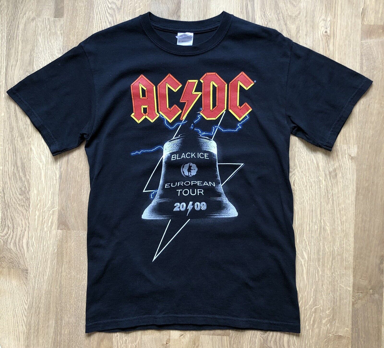 Gildan × Vintage AC / DC 2009 EUROPEAN TOUR BLACK ICE CONCERT TEE ...