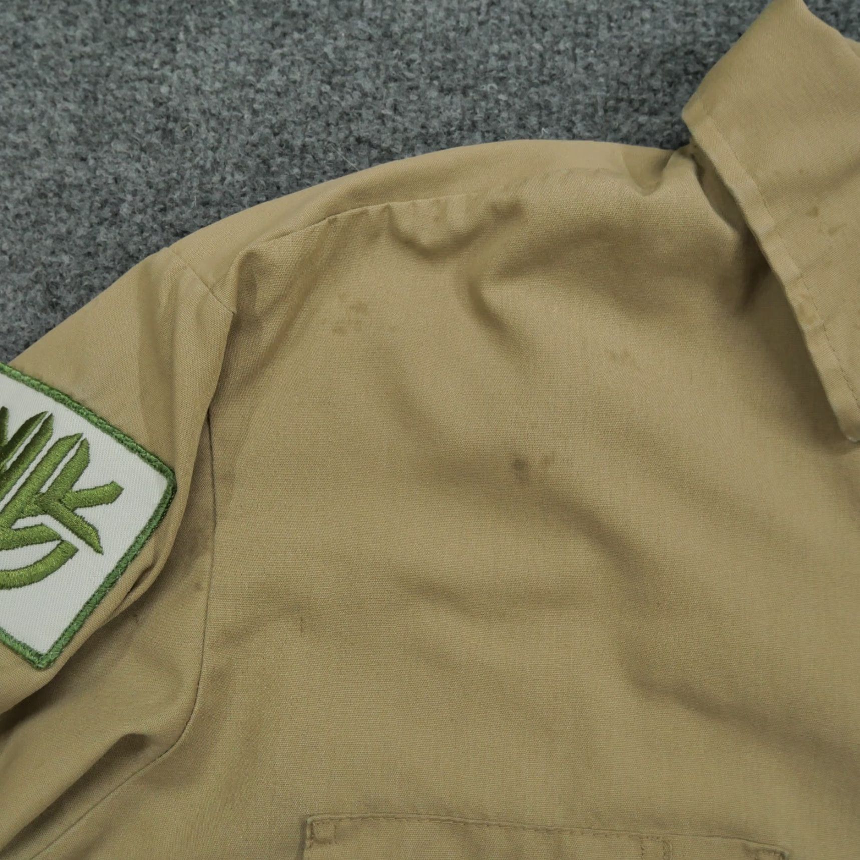 Vintage VINTAGE Unitog Shirt Mens 15 15.5 Tan Khaki Workwear Button Up Long Sleeve 80s Size US L / EU 52-54 / 3 - 6 Thumbnail