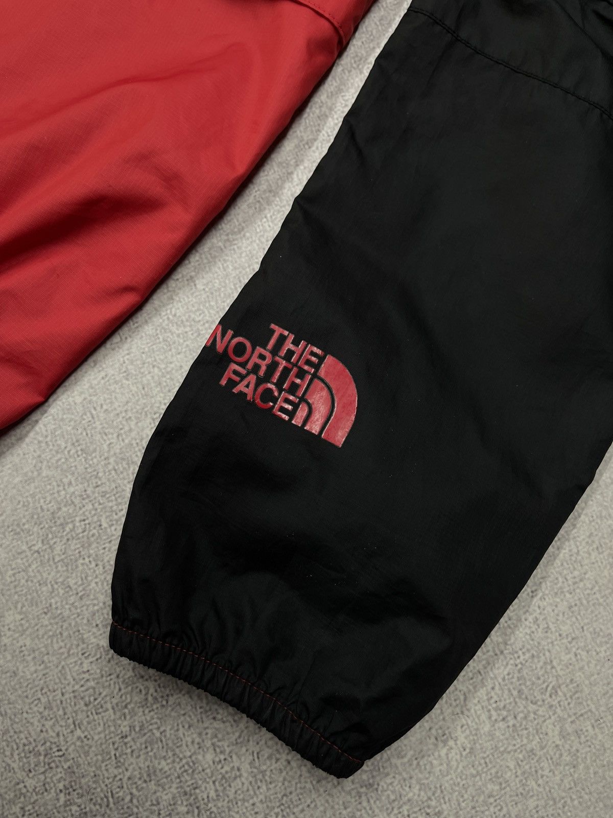 The North Face The North Face Mountain Raincoat Red/Black Outdoor Gorpcore Size US M / EU 48-50 / 2 - 6 Thumbnail