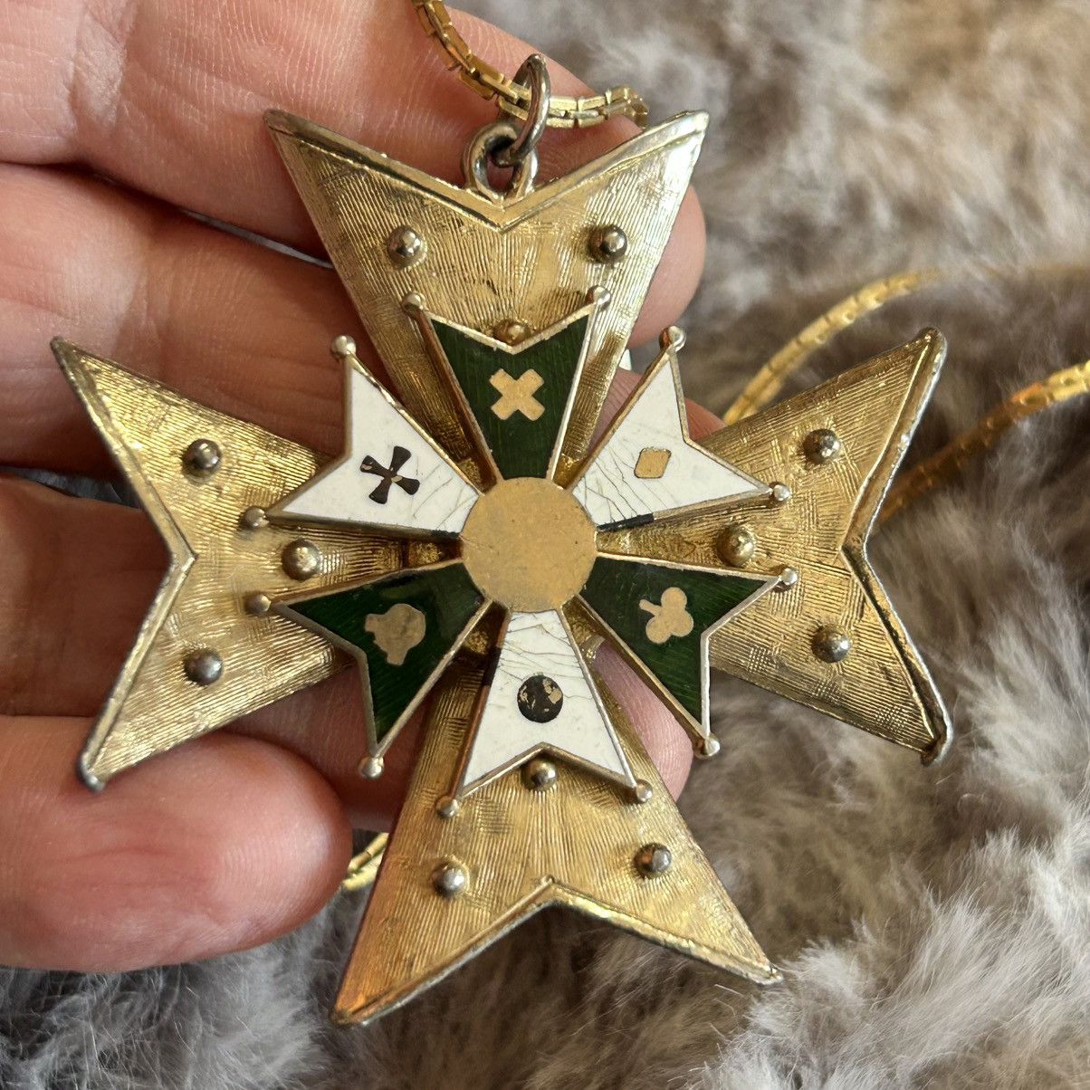 Vintage Vintage large enamel Maltese cross pendant on chain necklace Size ONE SIZE - 5 Thumbnail