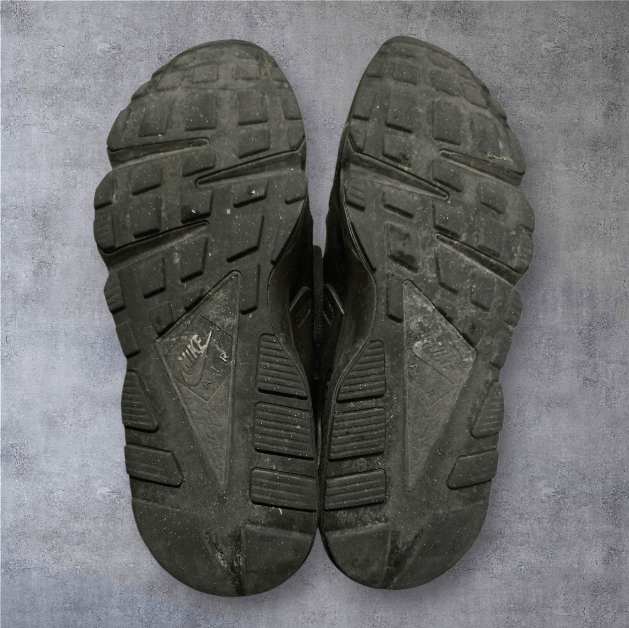 Nike Nike Air Huarache Size US 12 / EU 45 - 3 Thumbnail