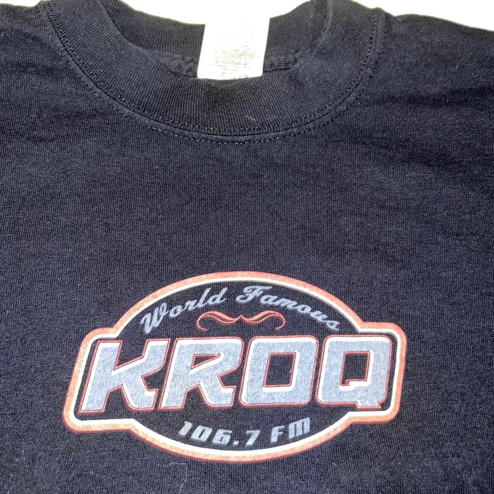 Jerzees KROQ 106.7 LA Radio Station Logo Shirt Adult Medium Black Cotton Jerzees Short Sleeve Crew Neck 80s 90s Rock Music Logo Mens Size US M / EU 48-50 / 2 - 3 Thumbnail