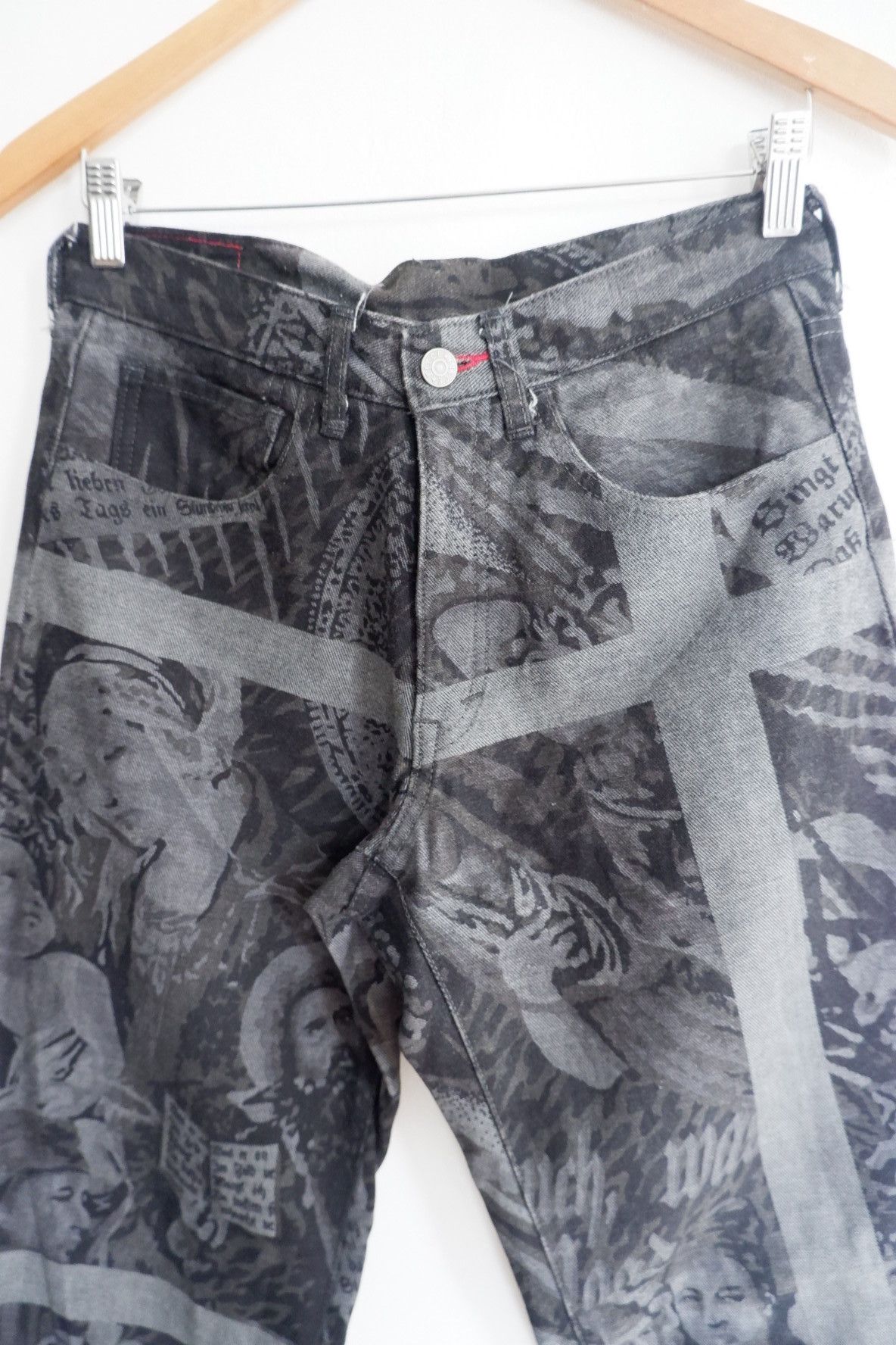 Yoshiyuki Konishi Vintage Yoshiyuki Konishi Cross Printed Jeans | Baggy fit Size US 28 / EU 44 - 6 Thumbnail