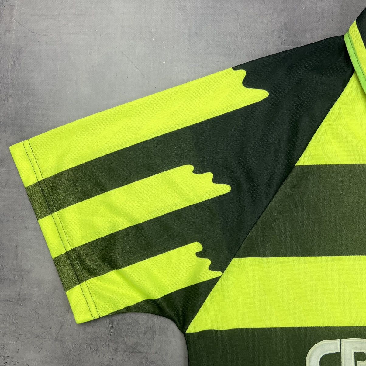 Umbro Rare! Celtic 1996/97 Umbro Soccer Jersey Shirt Vintage Size US XL / EU 56 / 4 - 3 Thumbnail