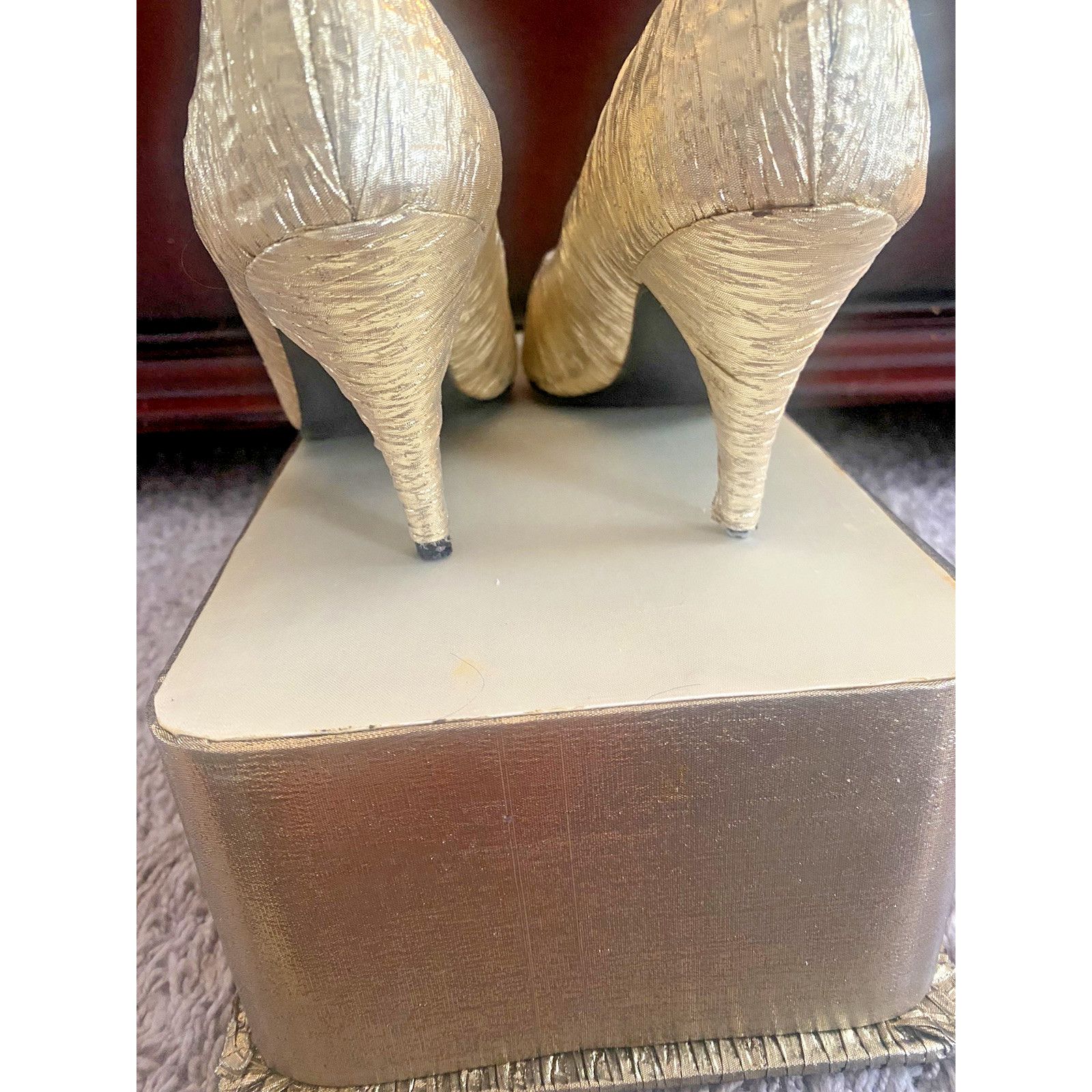 Imperious Vintage Impo Gold Heels sz 5.5 with matching box and bows Size US 5.5 / IT 35.5 - 4 Thumbnail