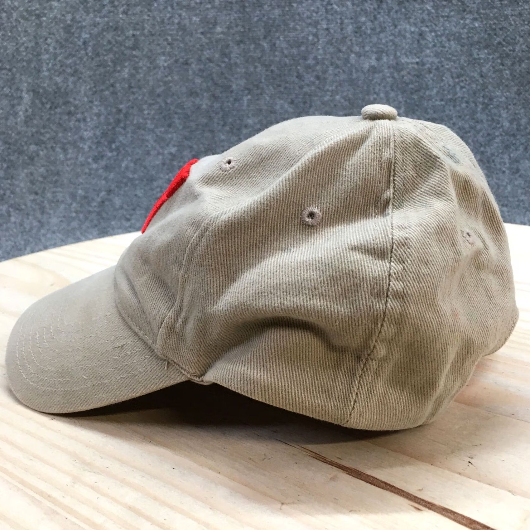 Vintage Wisconsin Badgers Baseball Cap Mens OS Beige Embroidered Logo Steve & Barry's Hat Size ONE SIZE - 4 Thumbnail
