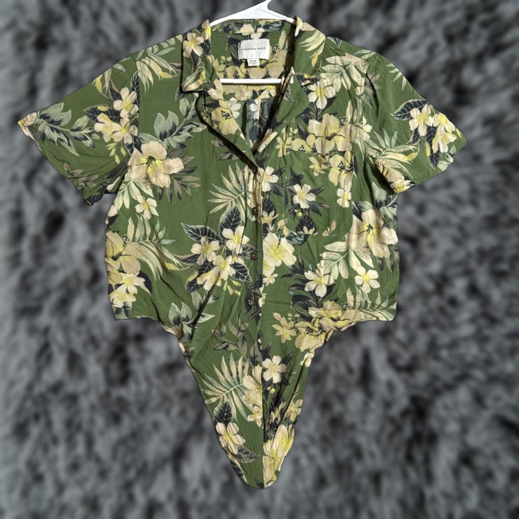 American Eagle Outfitters American Eagle Outfitters Bodysuit Women Small Button-Up Floral Tropical Beach City Colorful Festival Chic Short Sleeve Green Viscose Regular Size S Size S / US 4 / IT 40 - 1 Thumbnail