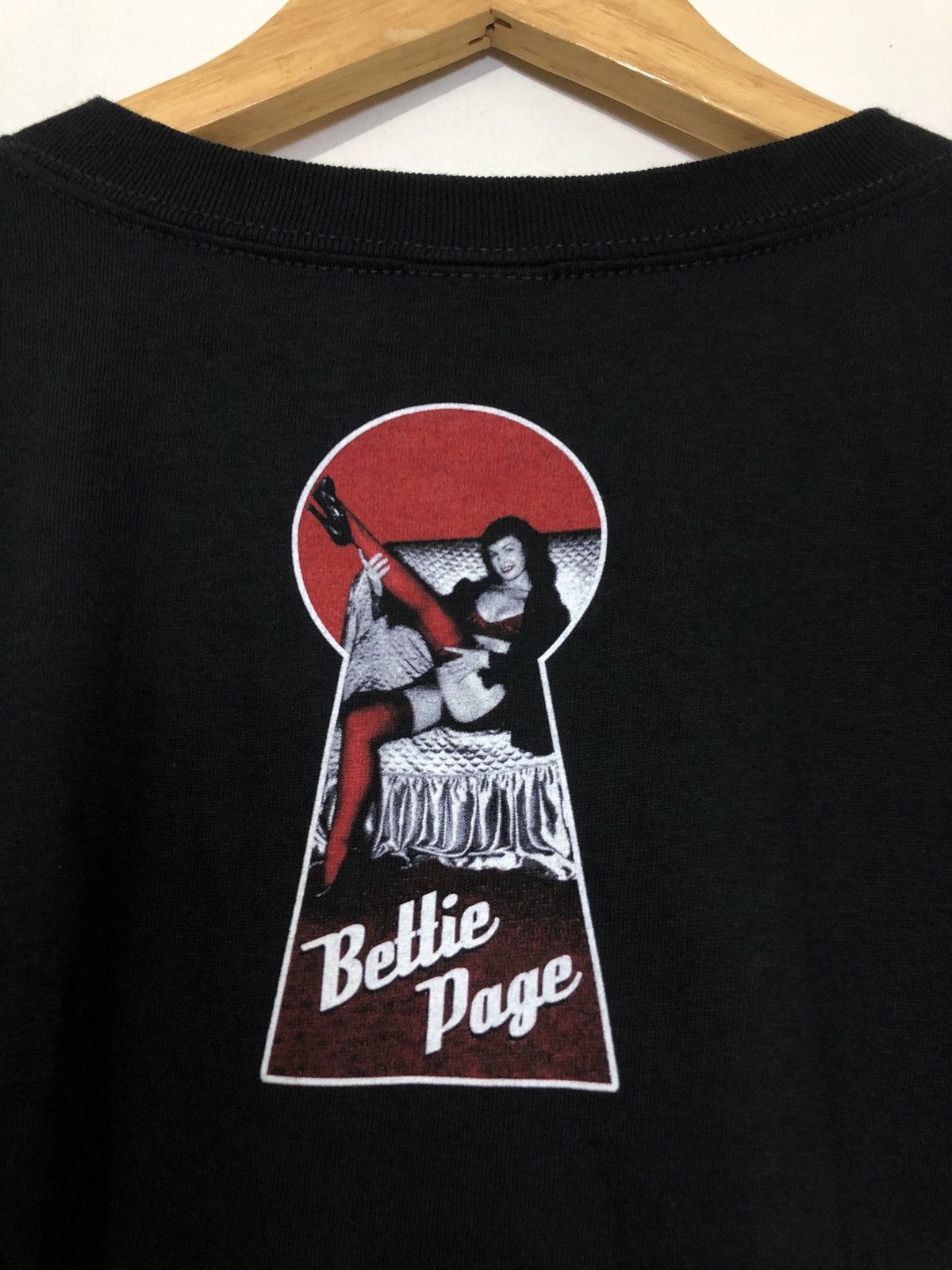 Vintage NOS 00s Bettie Page T-Shirt Size US XL / EU 56 / 4 - 5 Thumbnail