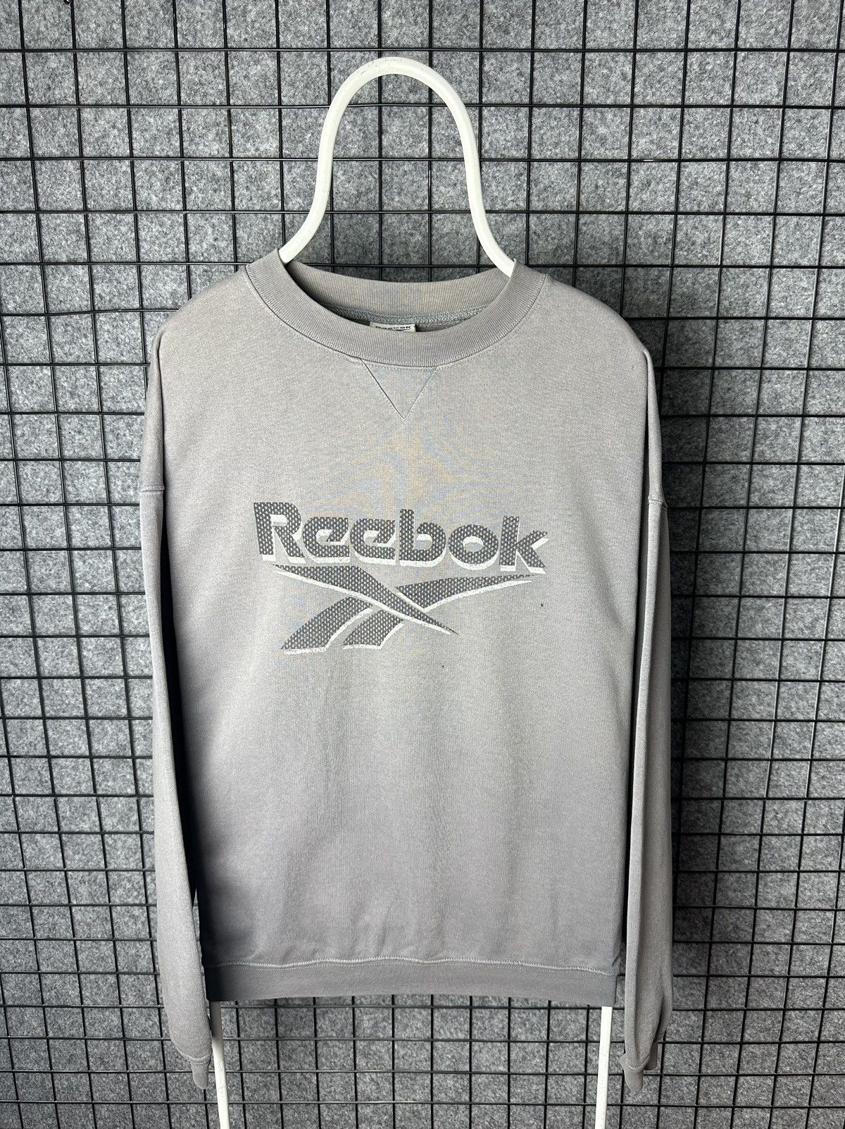 Reebok × Vintage Reebok Vintage Y2K Logo Front Sweatshirt Size L Size US L / EU 52-54 / 3 - 1 Thumbnail