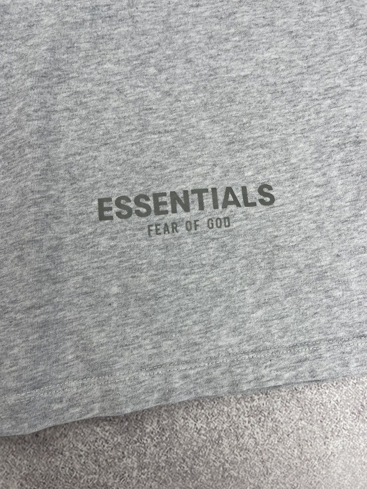 Fear of God Fear of God Essentials Logo Reflective T-Shirt Size US M / EU 48-50 / 2 - 5 Thumbnail