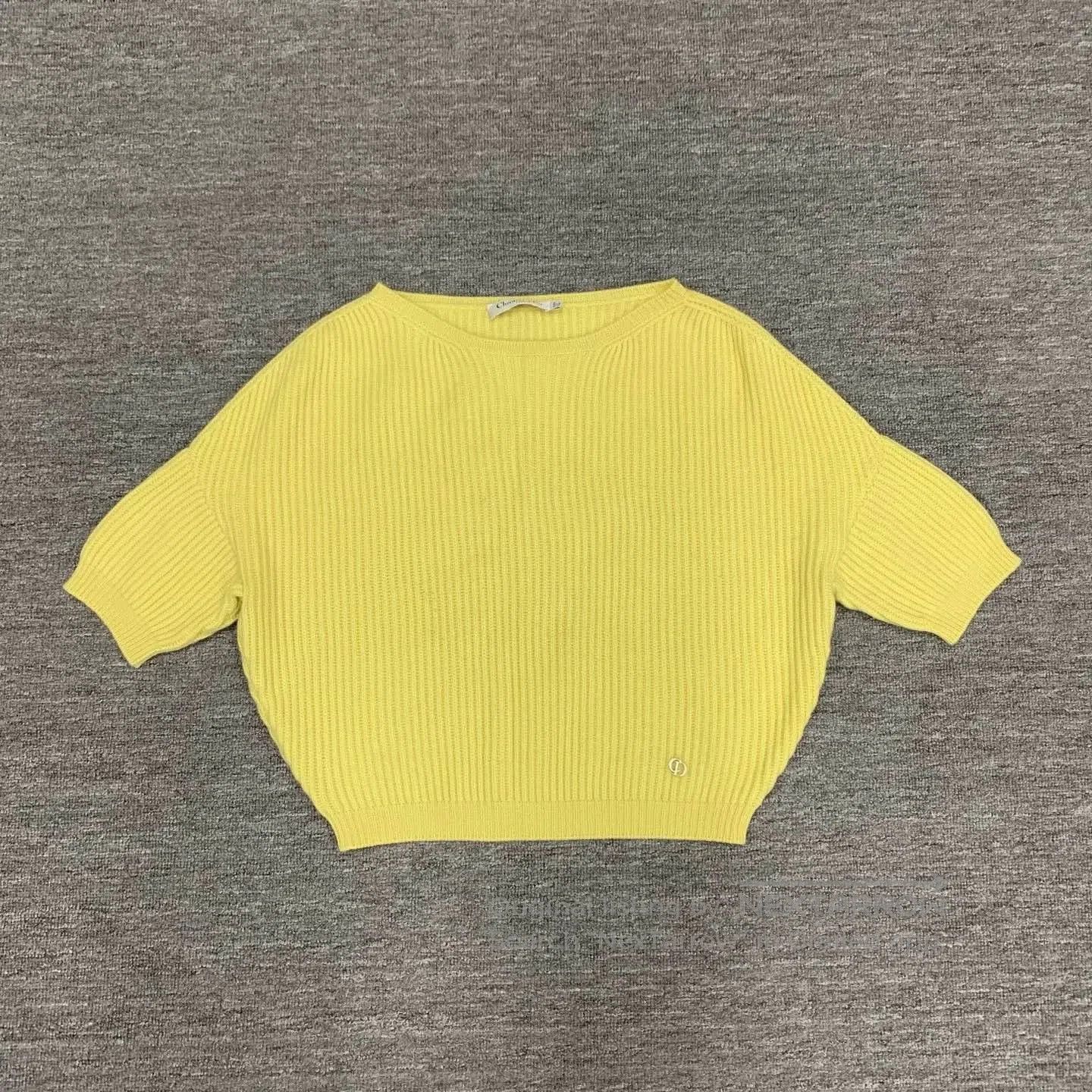 yellow ribbed knit short.