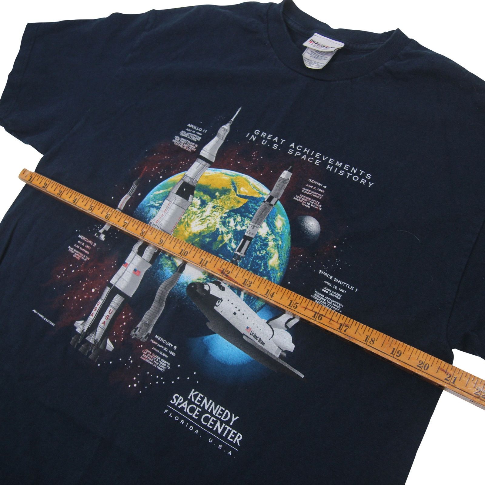 Vintage Vintage Kennedy Space Center Space Ship Graphic T Shirt Size US L / EU 52-54 / 3 - 5 Thumbnail
