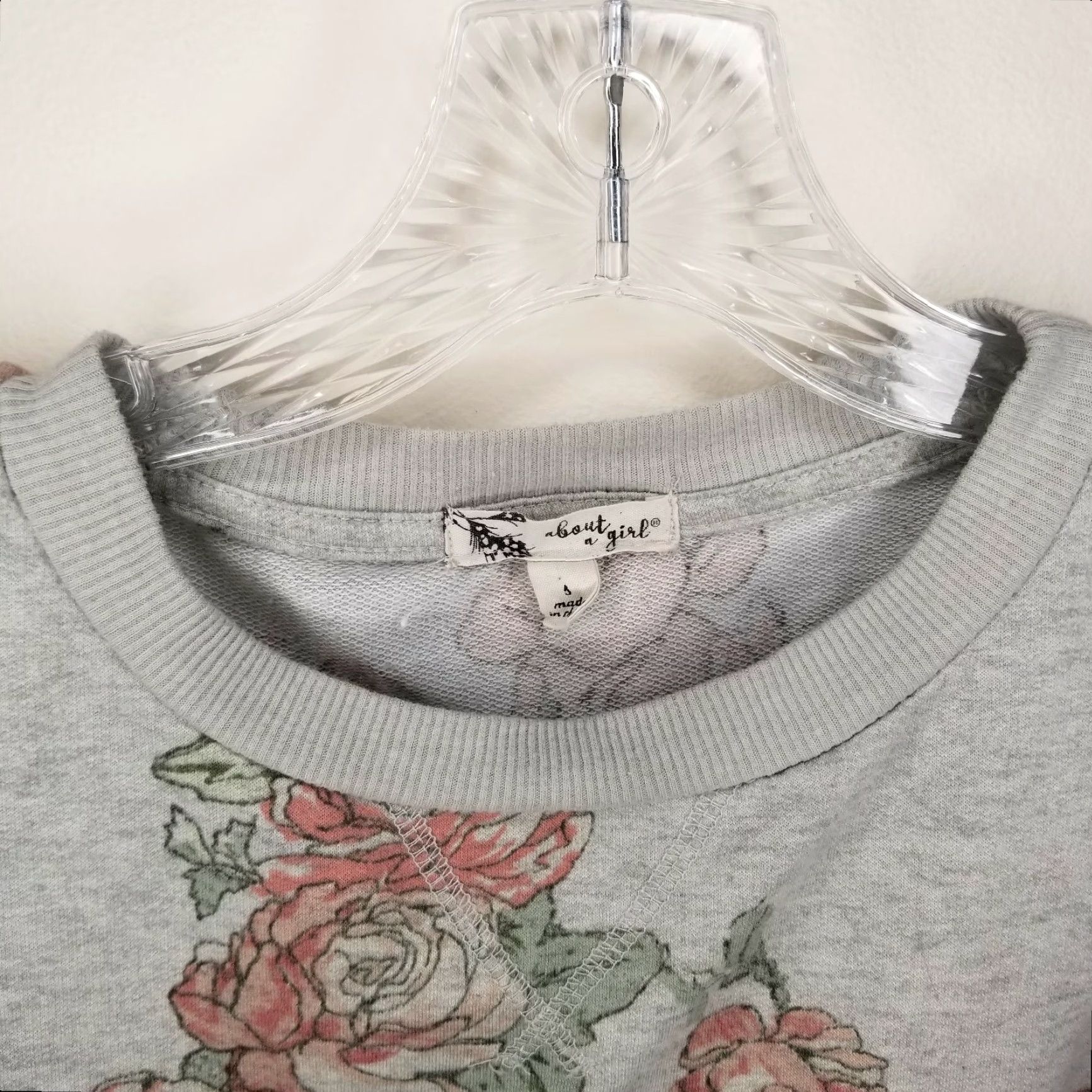 Vintage About A Girl Sweater S Gray Floral Long Sleeve Shoulder Reveal Womens Size S / US 4 / IT 40 - 2 Thumbnail