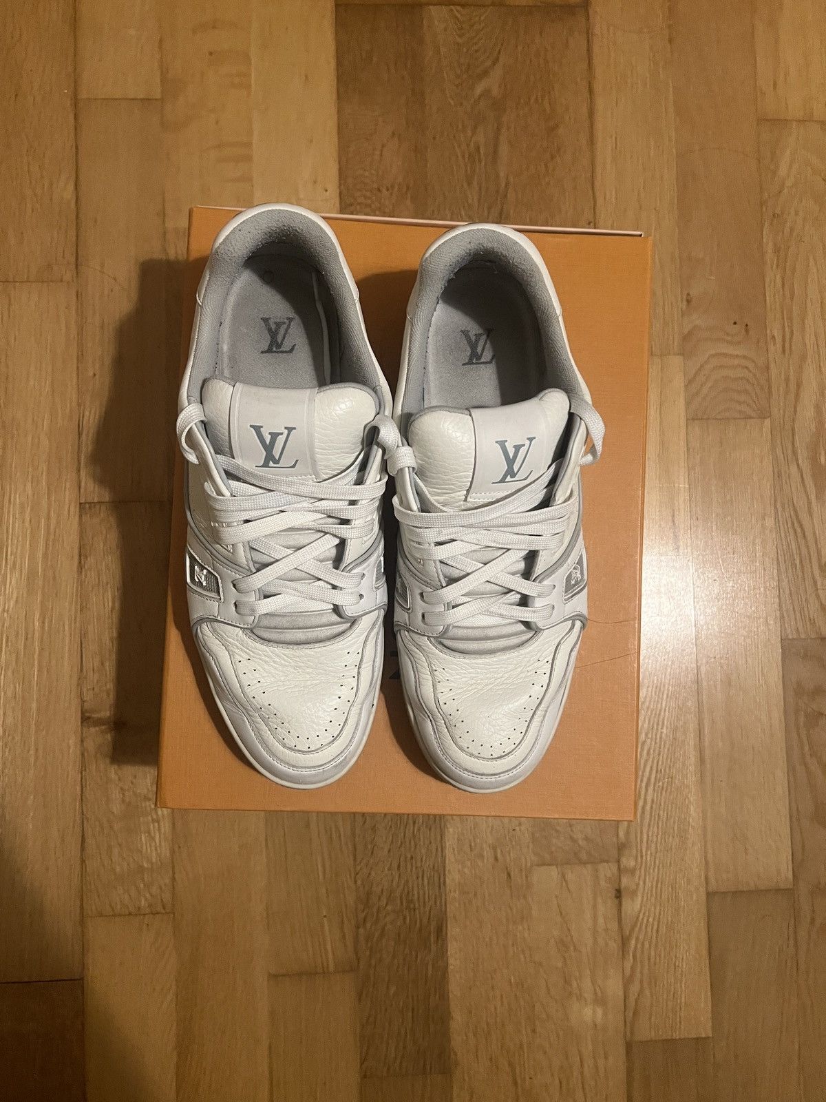 Louis Vuitton LV Sneaker Size US 10 / EU 43 - 2 Thumbnail